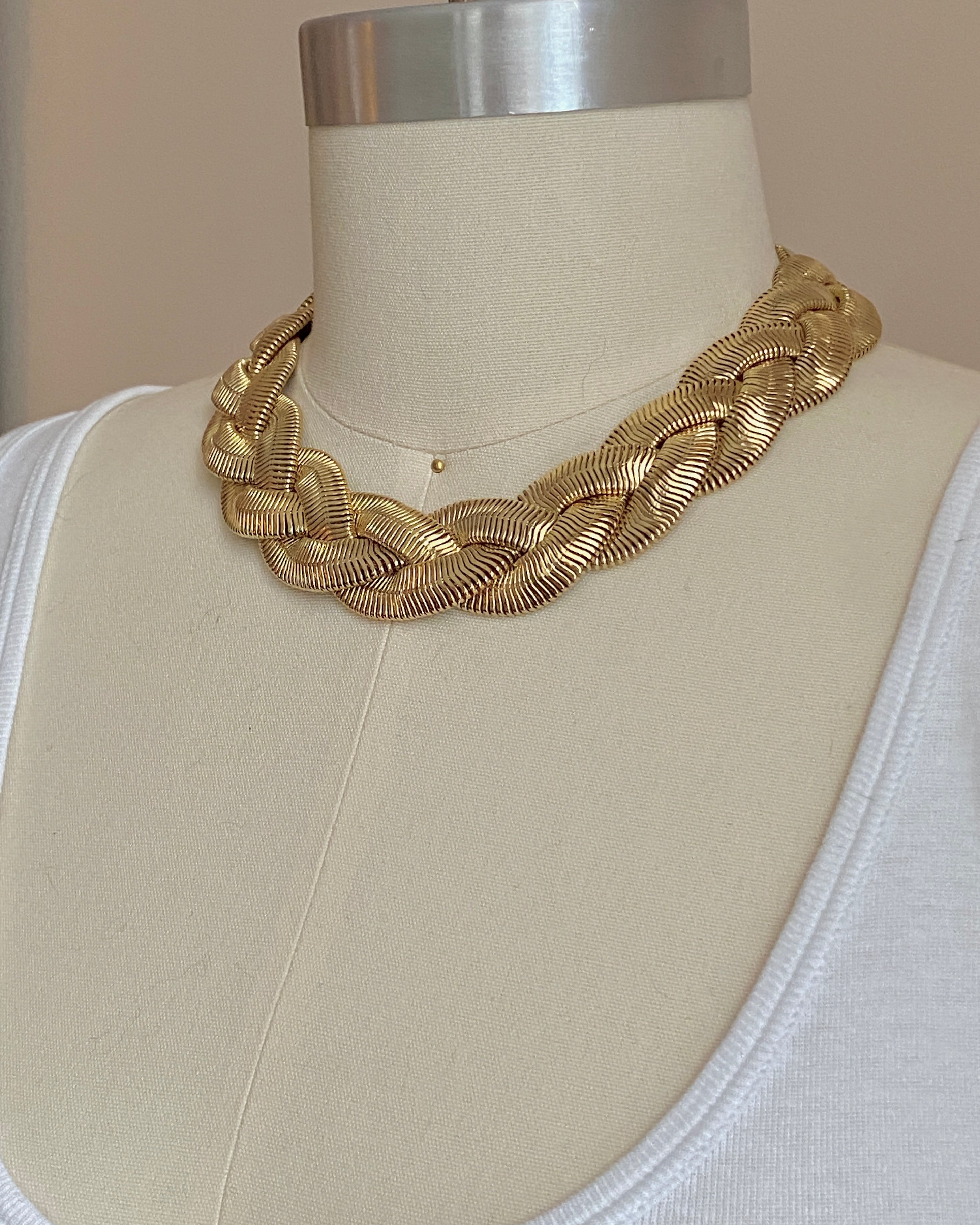 Vintage 1980s Gold Tone Snake Herringbone Chain Braided Clavicle Chocker Necklace