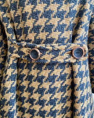 Vintage 1960s Wool Tweed Herringbone Coat in a Houndstooth Camel and Grey Weave S 4