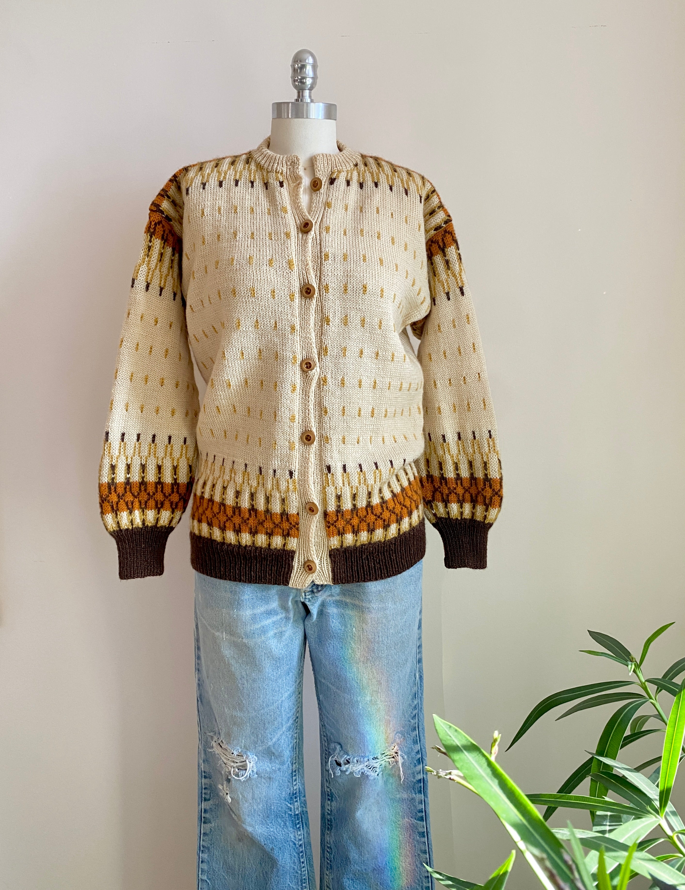 VINTAGE 1950s 1960s Hand Knit  Fair Isle Wool Tan and Brown Cardigan S or M