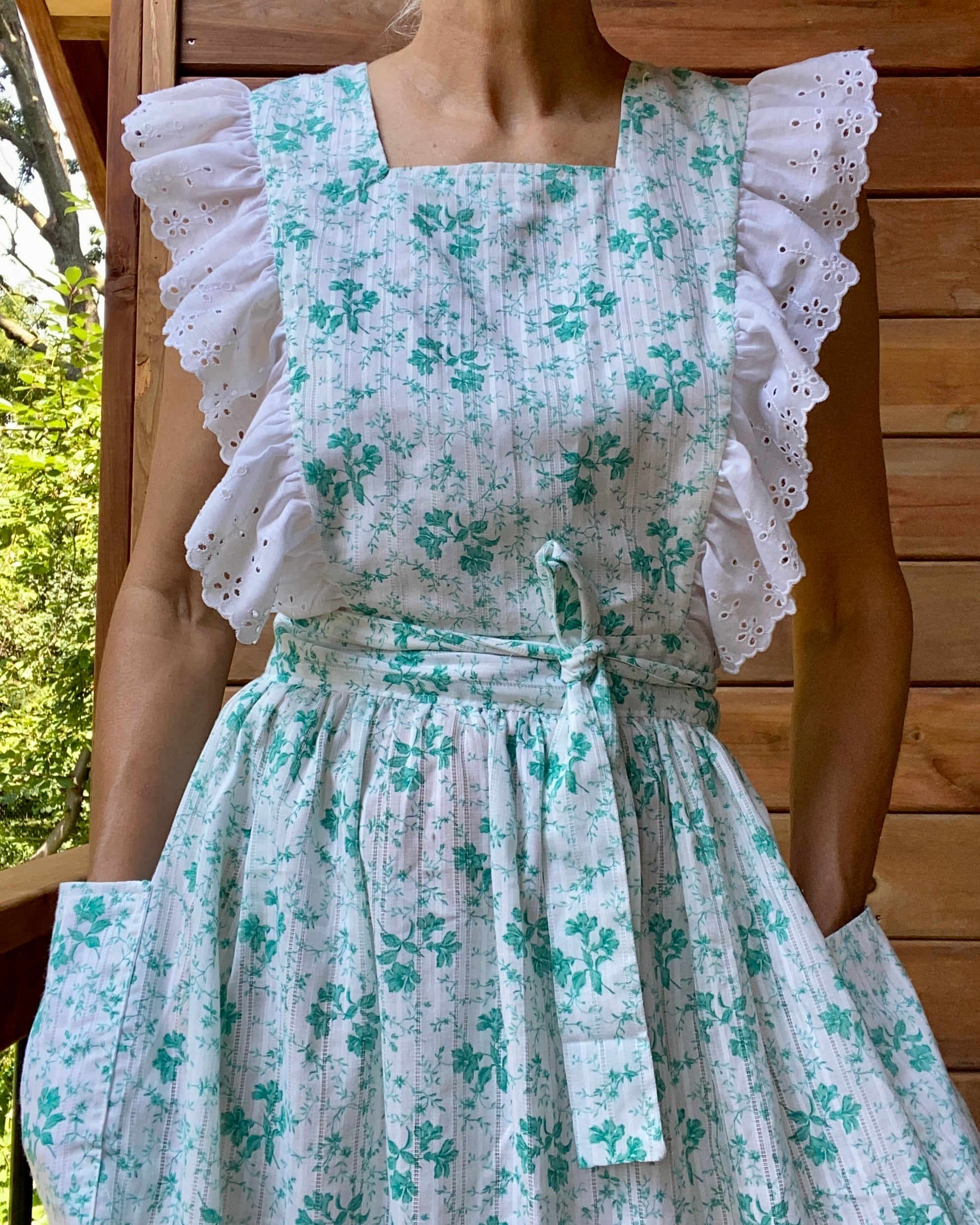 Vintage Pinafore Green Floral and Eyelet Dress  M L