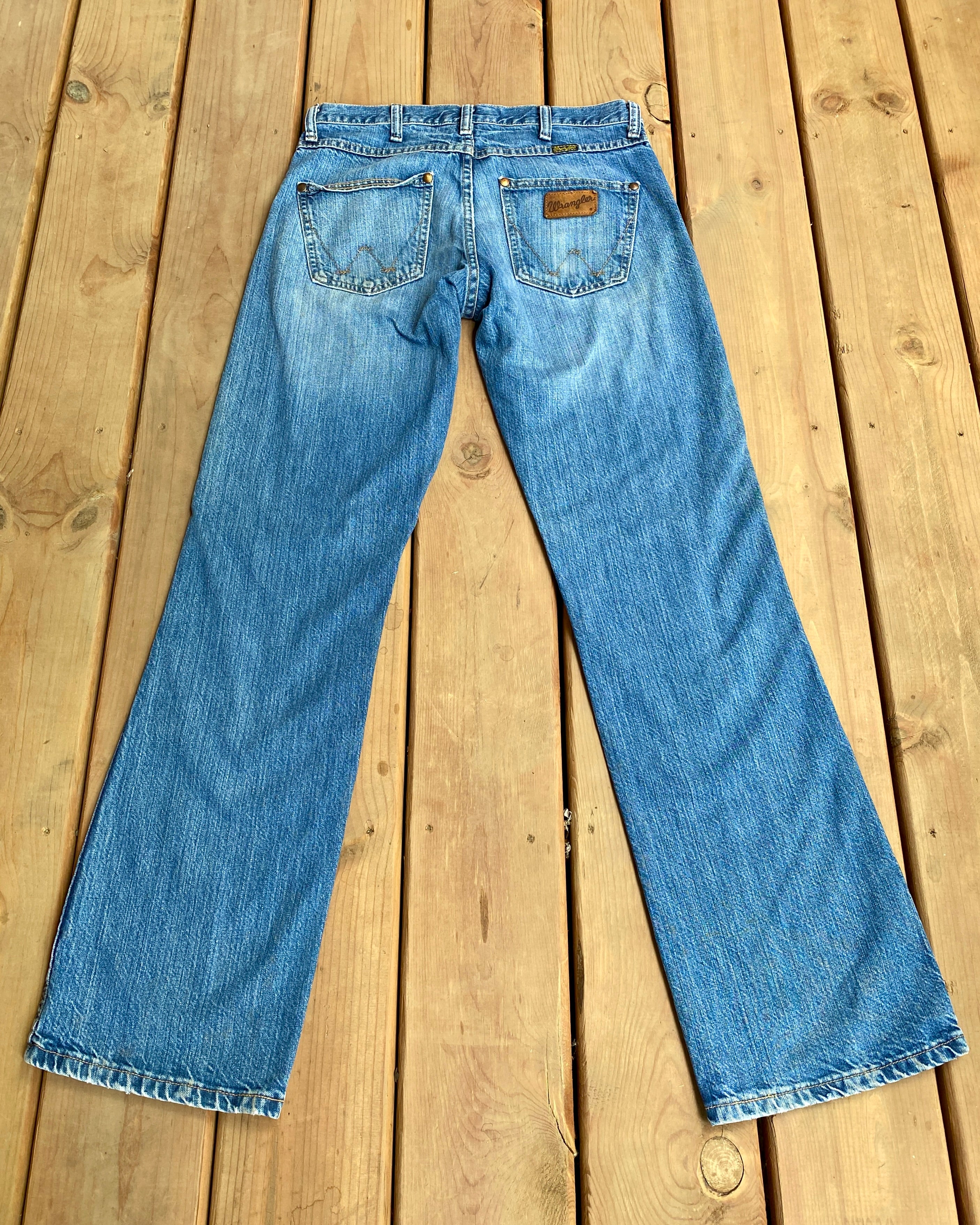 Vintage 2000s Wrangler Boot Cut Medium Blue Wash Jeans size 30