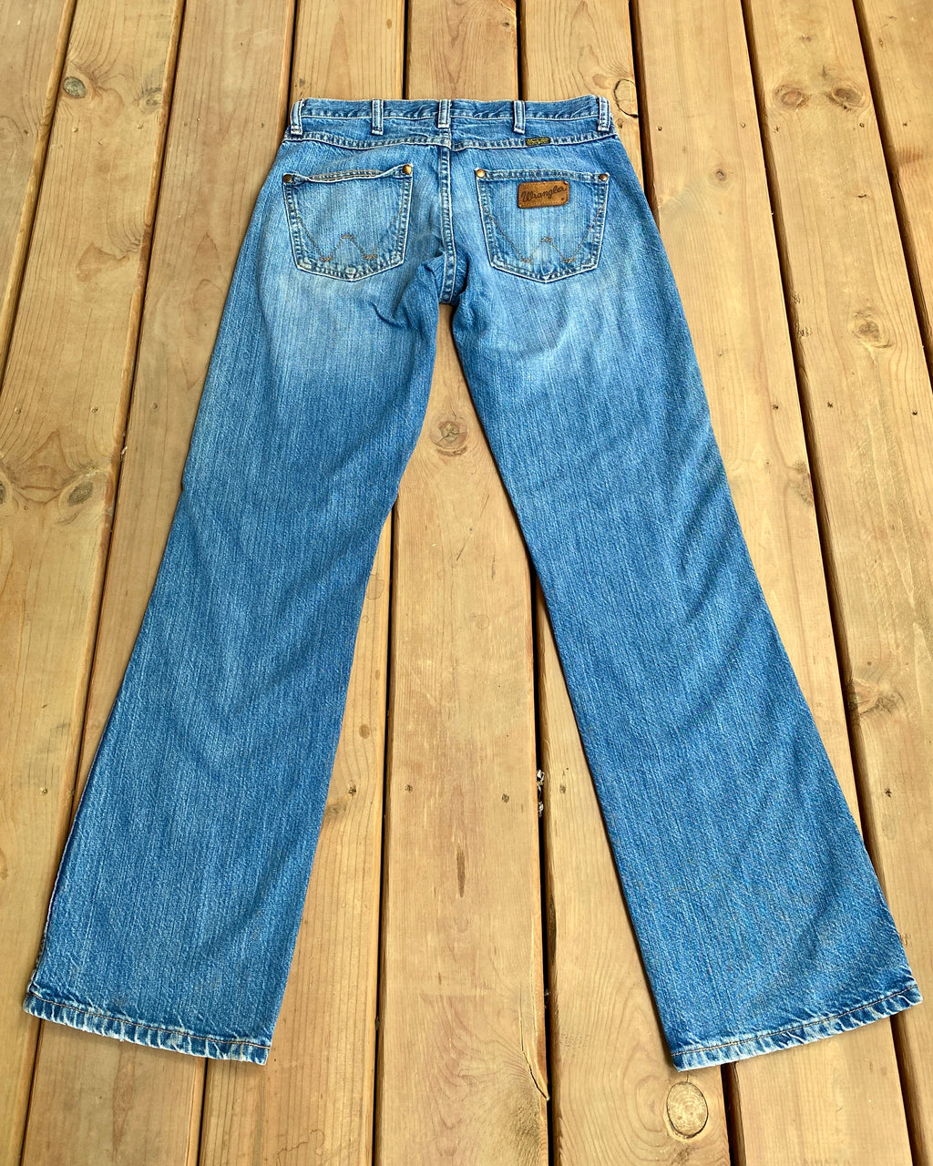 Vintage 2000s Wrangler Boot Cut Medium Blue Wash Jeans size 30