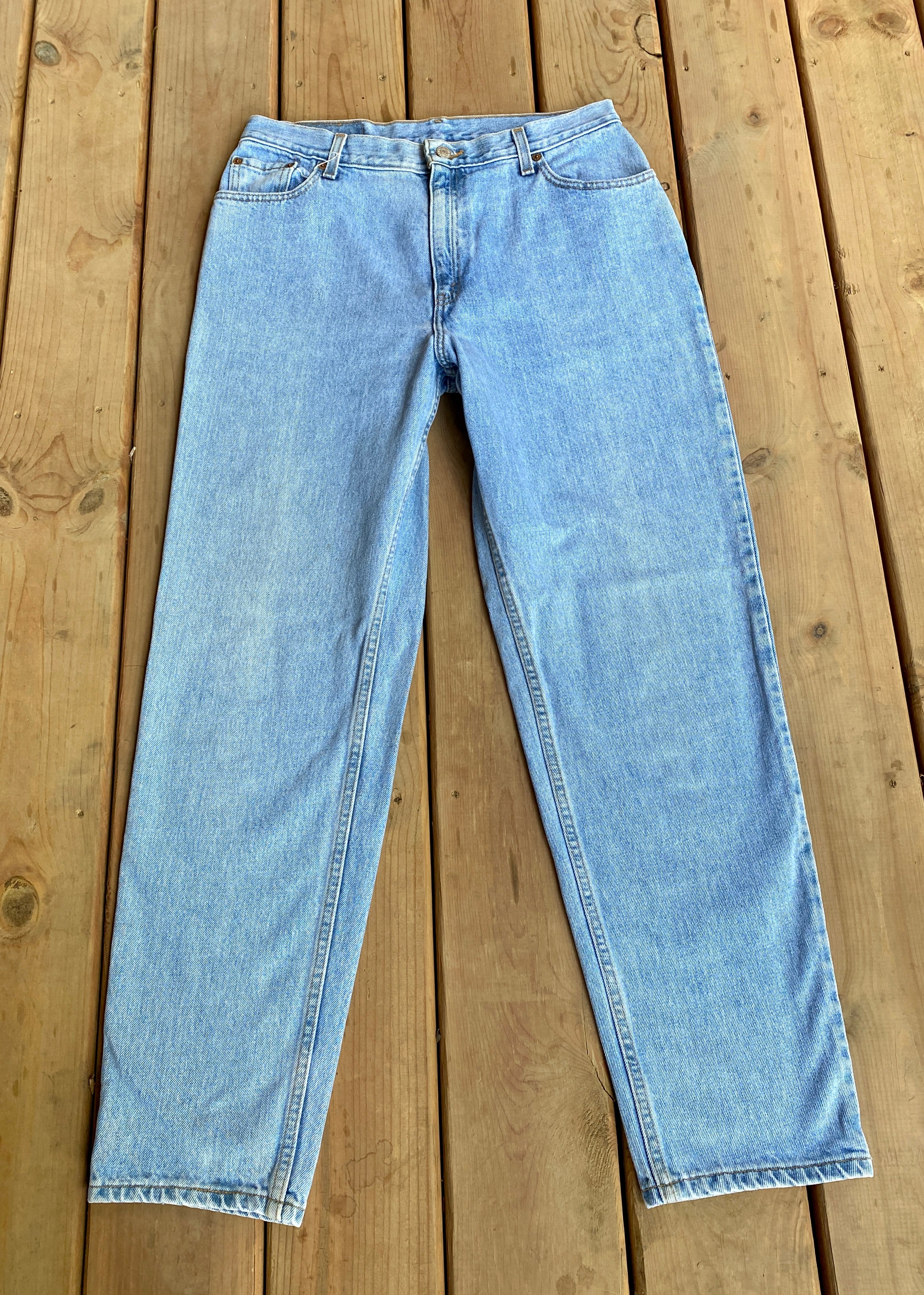 Vintage 1990s Levis 550 Relaxed Fit Light Wash Jeans size 32
