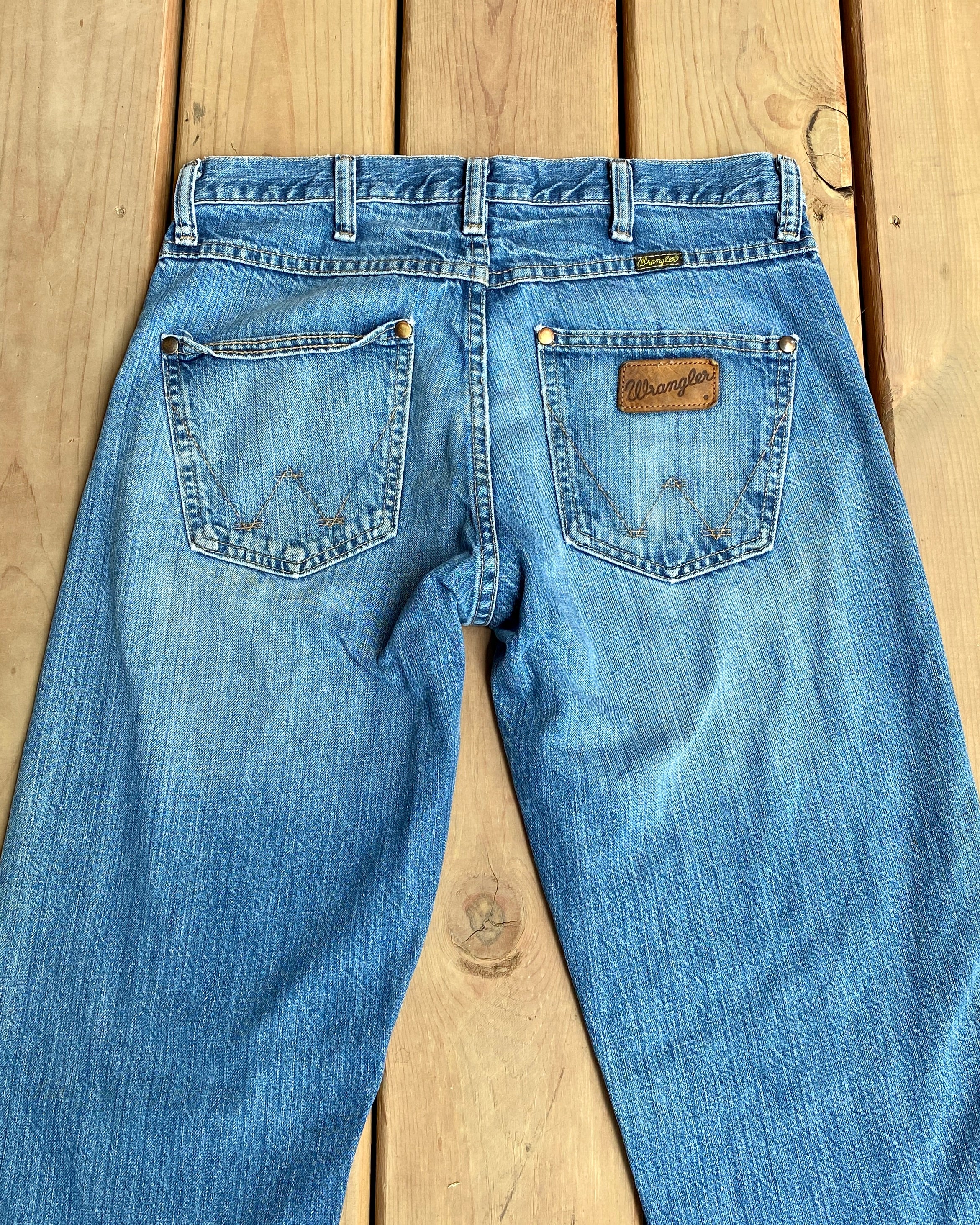Vintage 2000s Wrangler Boot Cut Medium Blue Wash Jeans size 30
