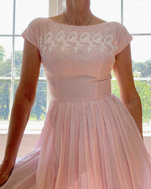Vintage 1950s Pink Cotton and Lace and Eyelet Pleated Dress M