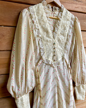 VINTAGE 1970s Floral Cream and lace Victoriana / Prairie Dress Gunne Sax Style S 4