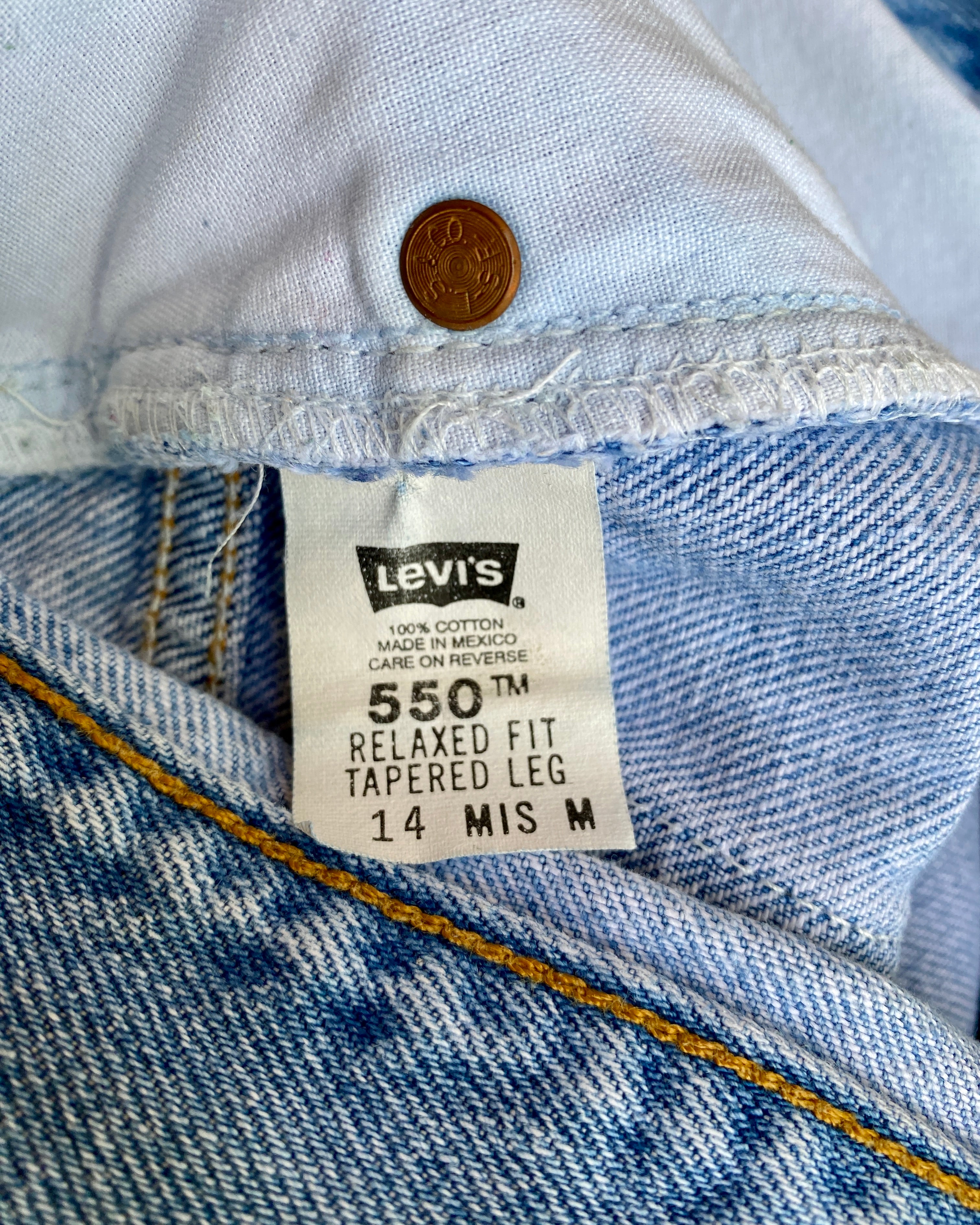 Vintage 1990s Levis 550 Relaxed Fit Light Wash Jeans size 32
