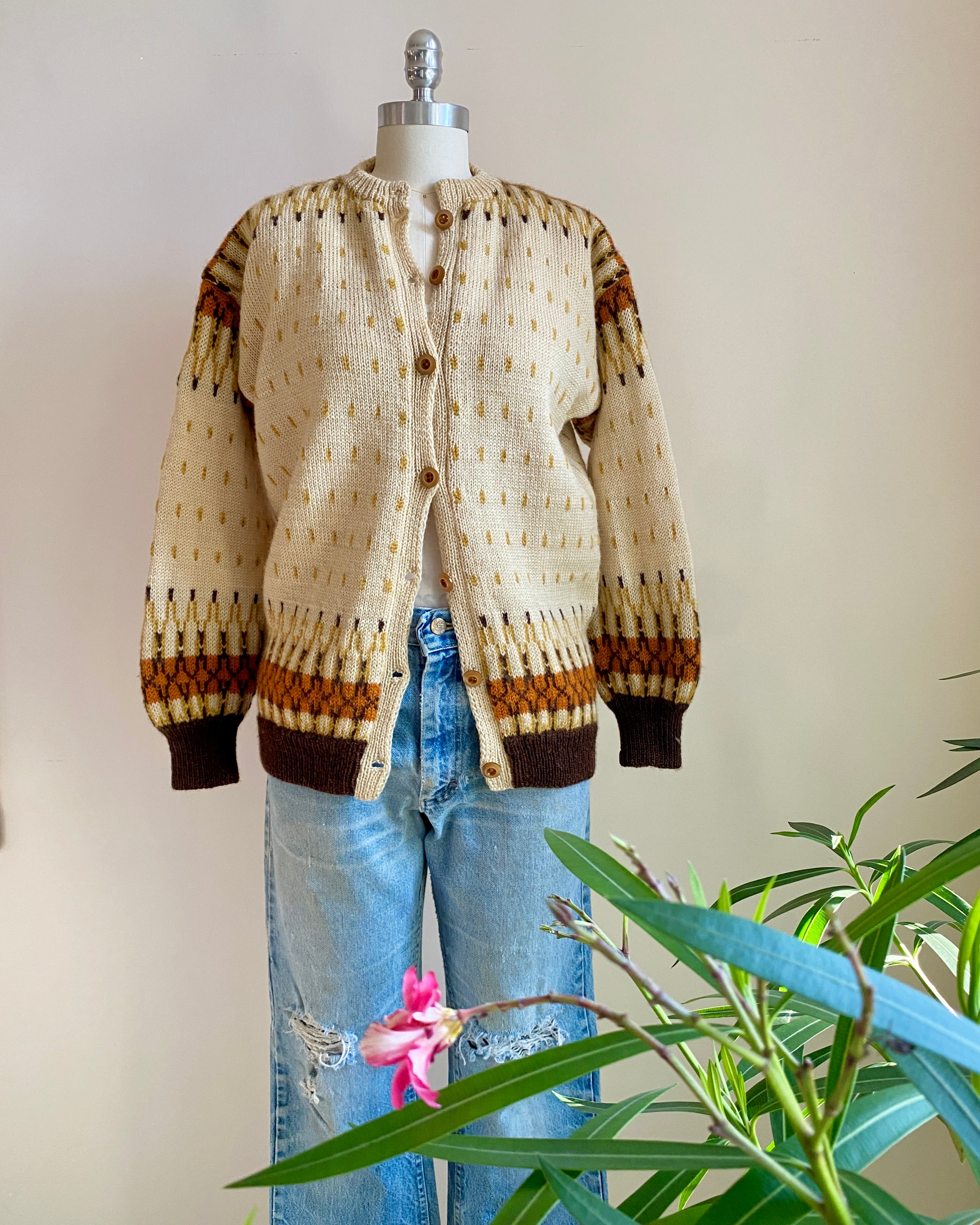 VINTAGE 1950s 1960s Hand Knit  Fair Isle Wool Tan and Brown Cardigan S or M