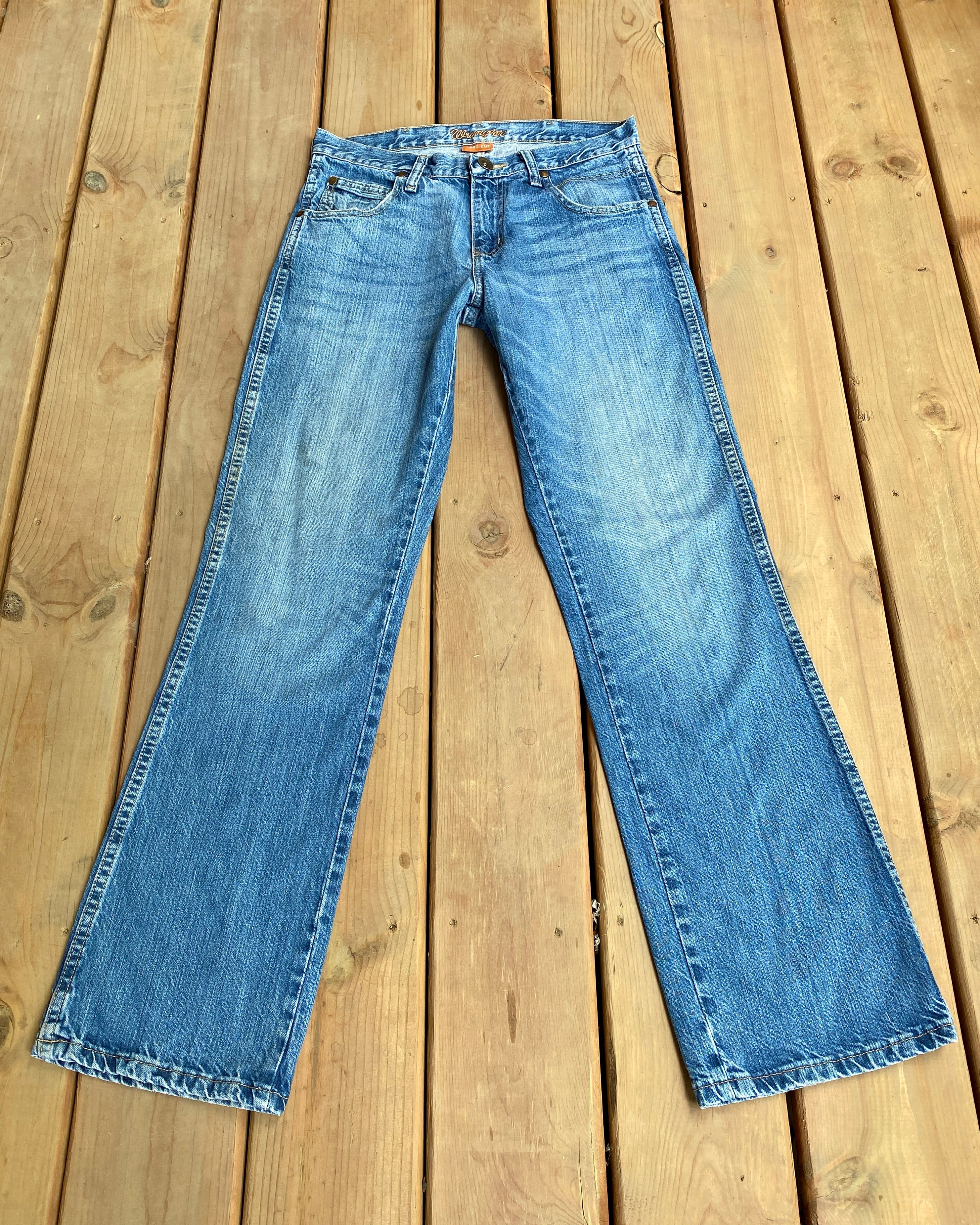 Vintage 2000s Wrangler Boot Cut Medium Blue Wash Jeans size 30