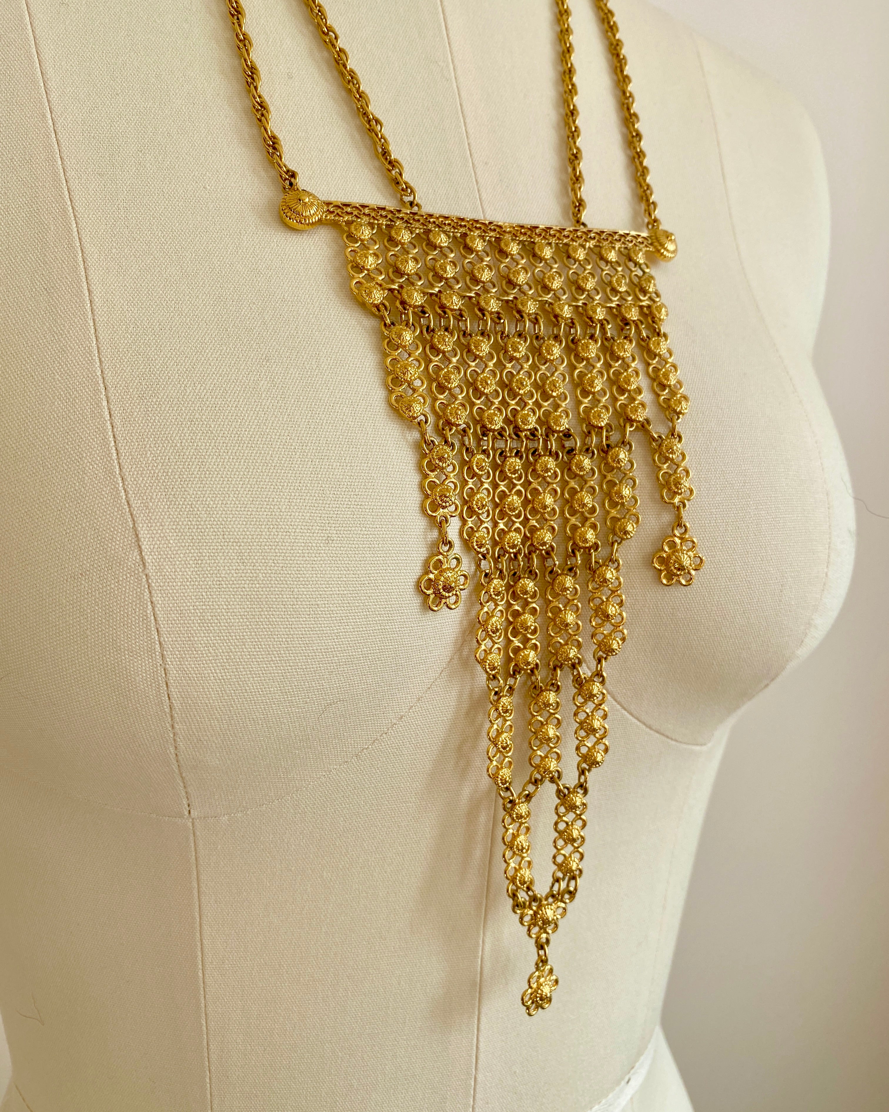 Vintage 1970s Rich Gold Tone Flower Chain Link Bib Pendant Belly Dancer Disco Necklace