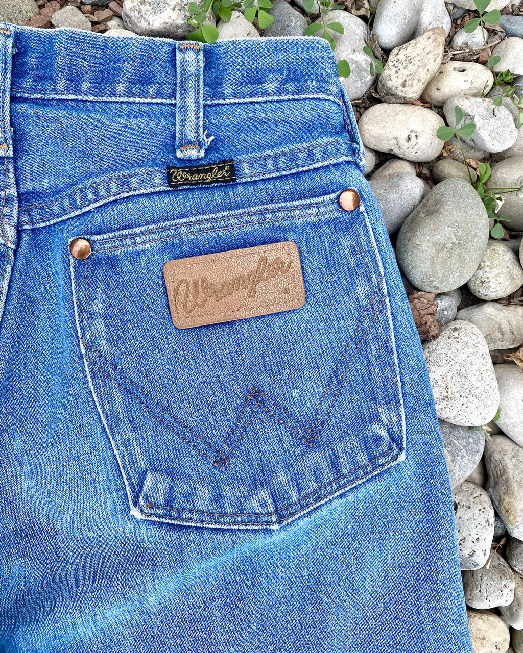 Vintage Wrangler 1970s Medium Blue Wash Jeans size 27 Made in USA