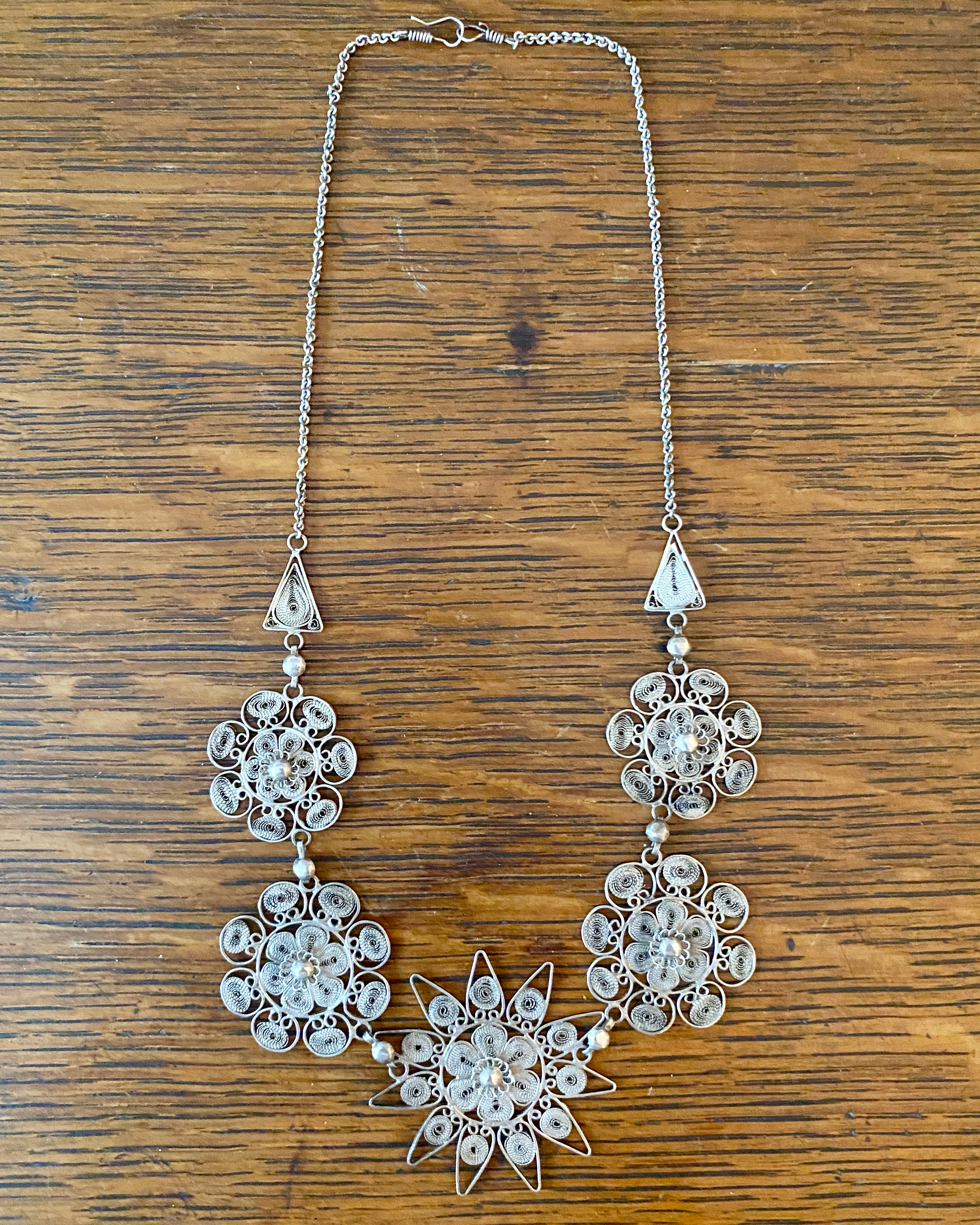 Vintage 1970s Silver Lace Filigree Flower Necklace