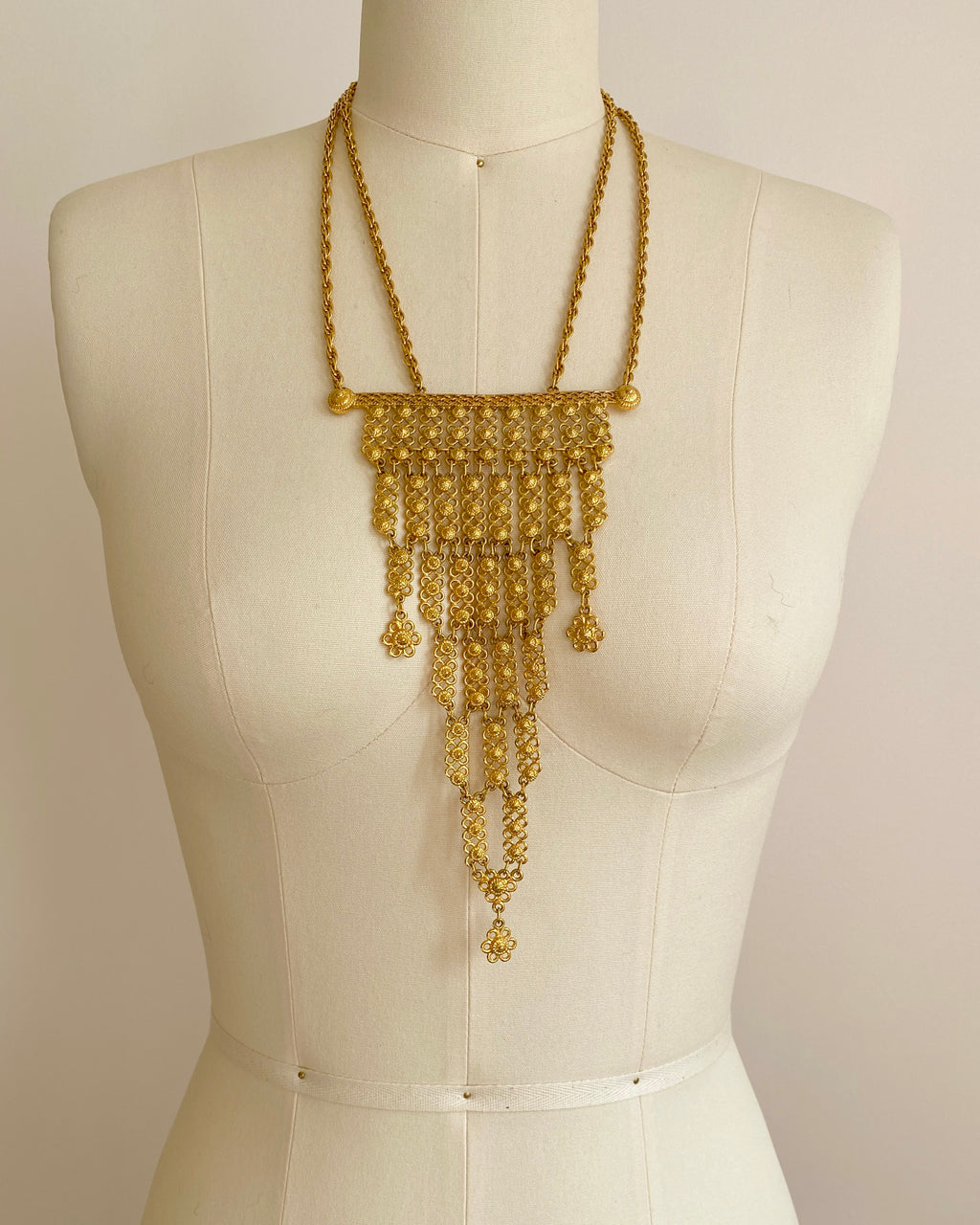 Vintage 1970s Rich Gold Tone Flower Chain Link Bib Pendant Belly Dancer Disco Necklace