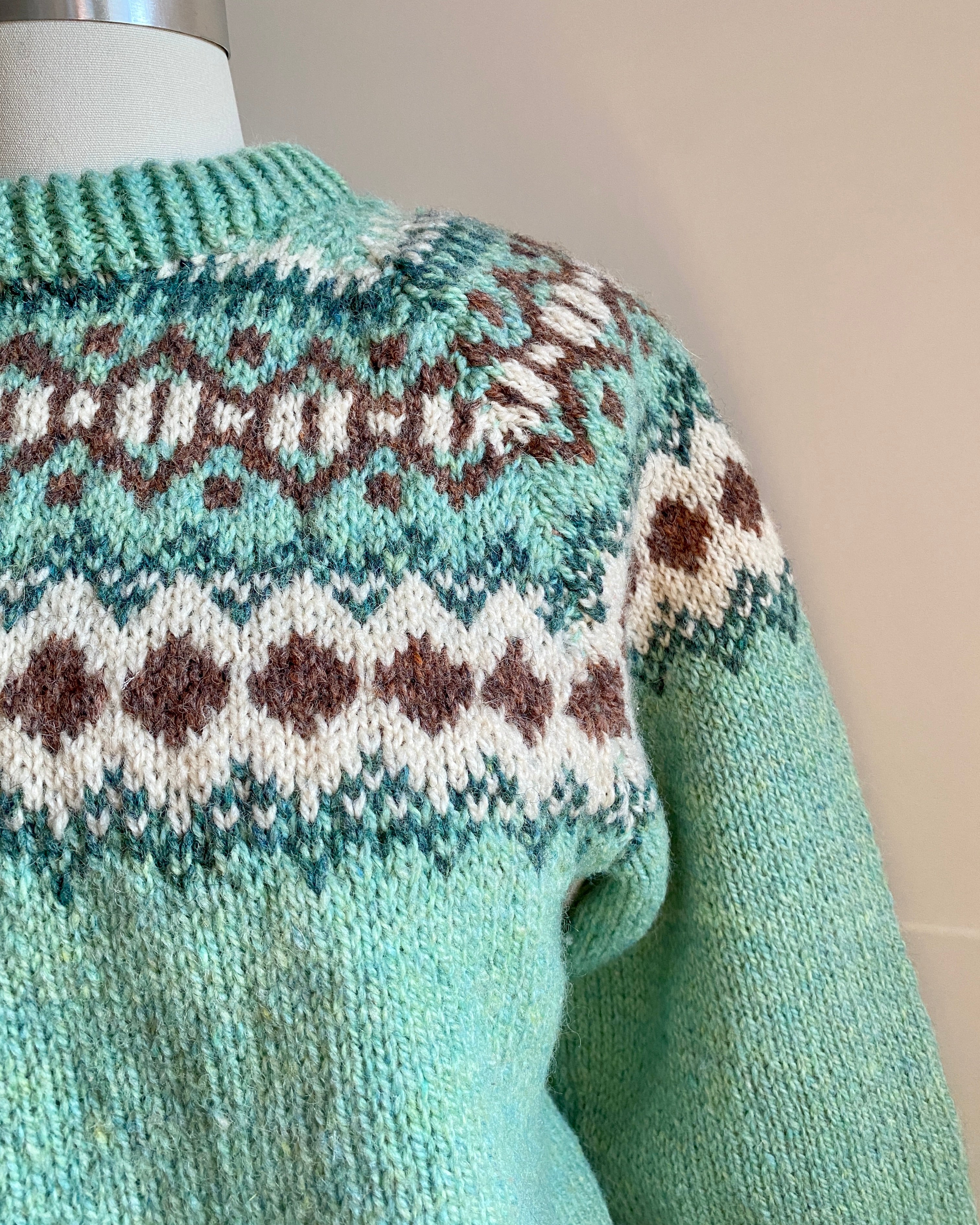 Vintage Hand Knit in New Brunswick COTTAGE CRAFT Tweeds & Yarns Fair Isle Pistachio Wool Sweater S M