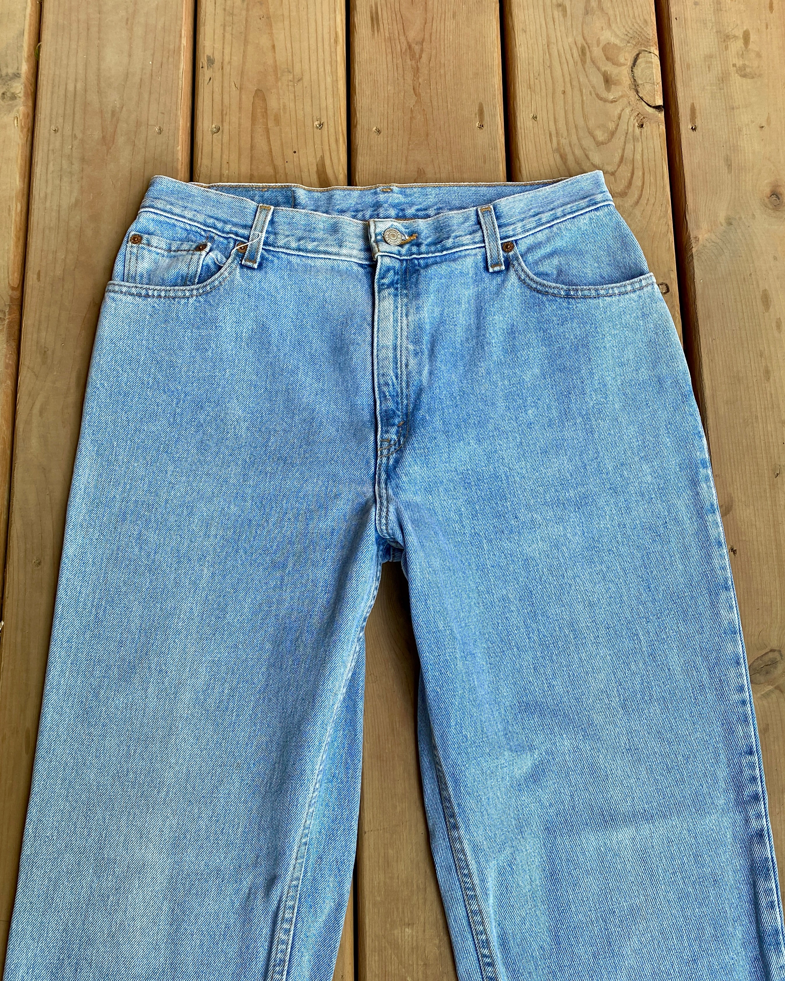 Vintage 1990s Levis 550 Relaxed Fit Light Wash Jeans size 32
