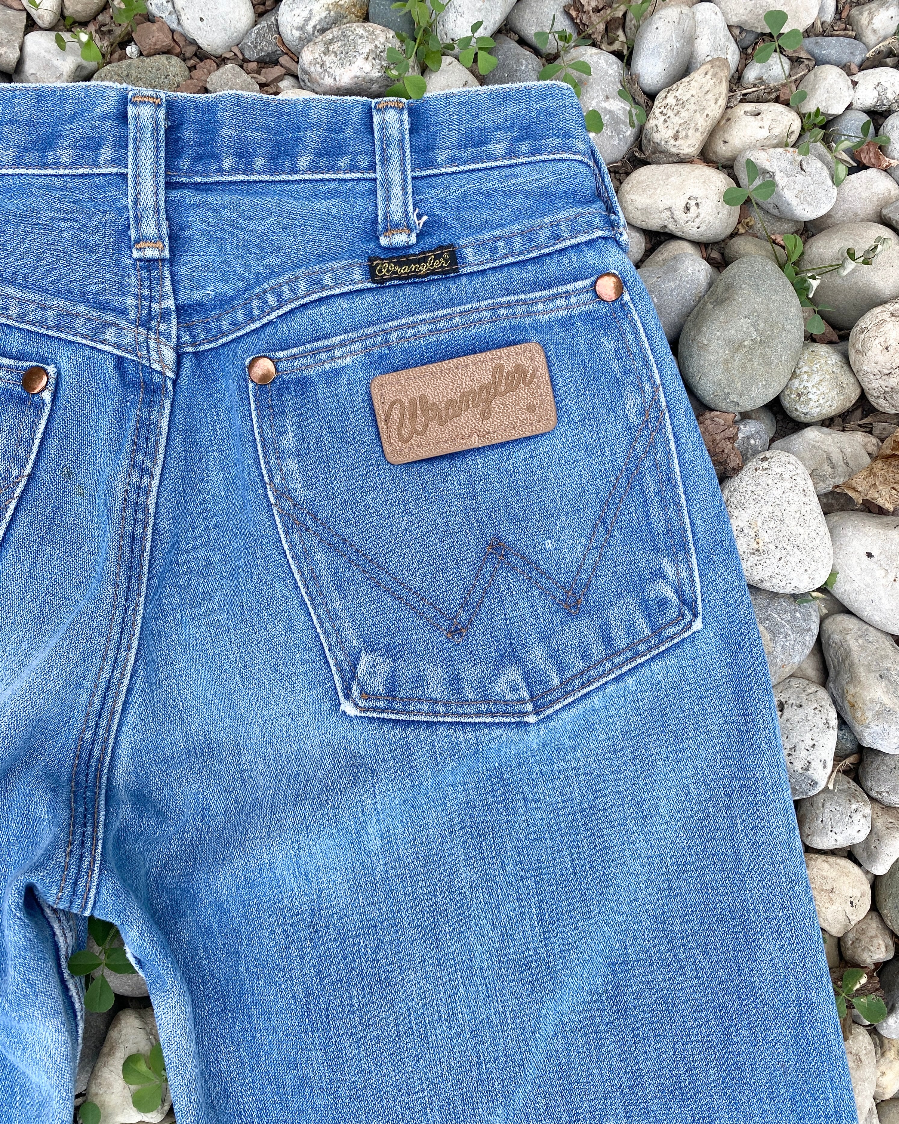 Vintage Wrangler 1970s Medium Blue Wash Jeans size 27 Made in USA