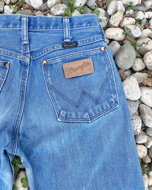 Vintage Wrangler 1970s Medium Blue Wash Jeans size 27 Made in USA