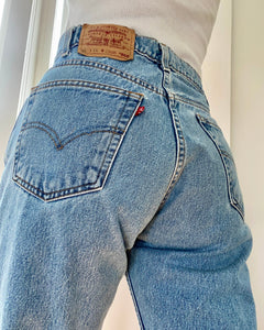 Vintage 1990s Levis 505 Light to Medium Wash 31 to 32