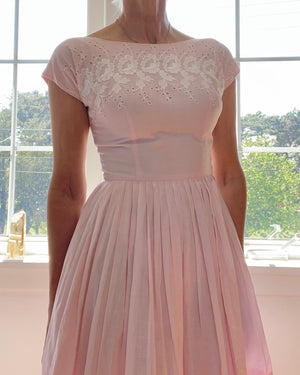 Vintage 1950s Pink Cotton and Lace and Eyelet Pleated Dress M