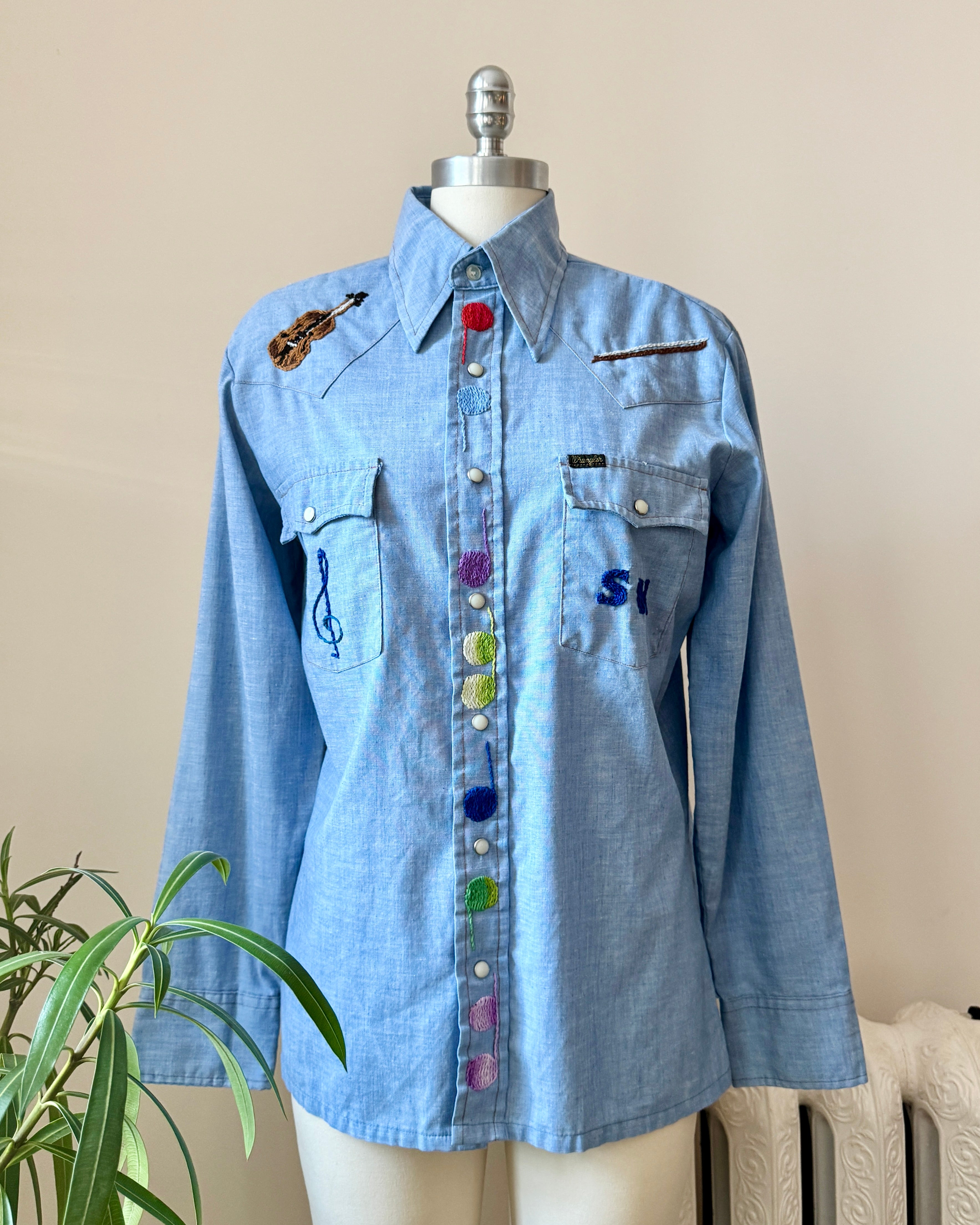 Vintage 1960s 1970s WRANGLER Pearl Snap Button Cowboy Western Rodeo Style Chambray Embroidered Music Jean Shirt Made in USA