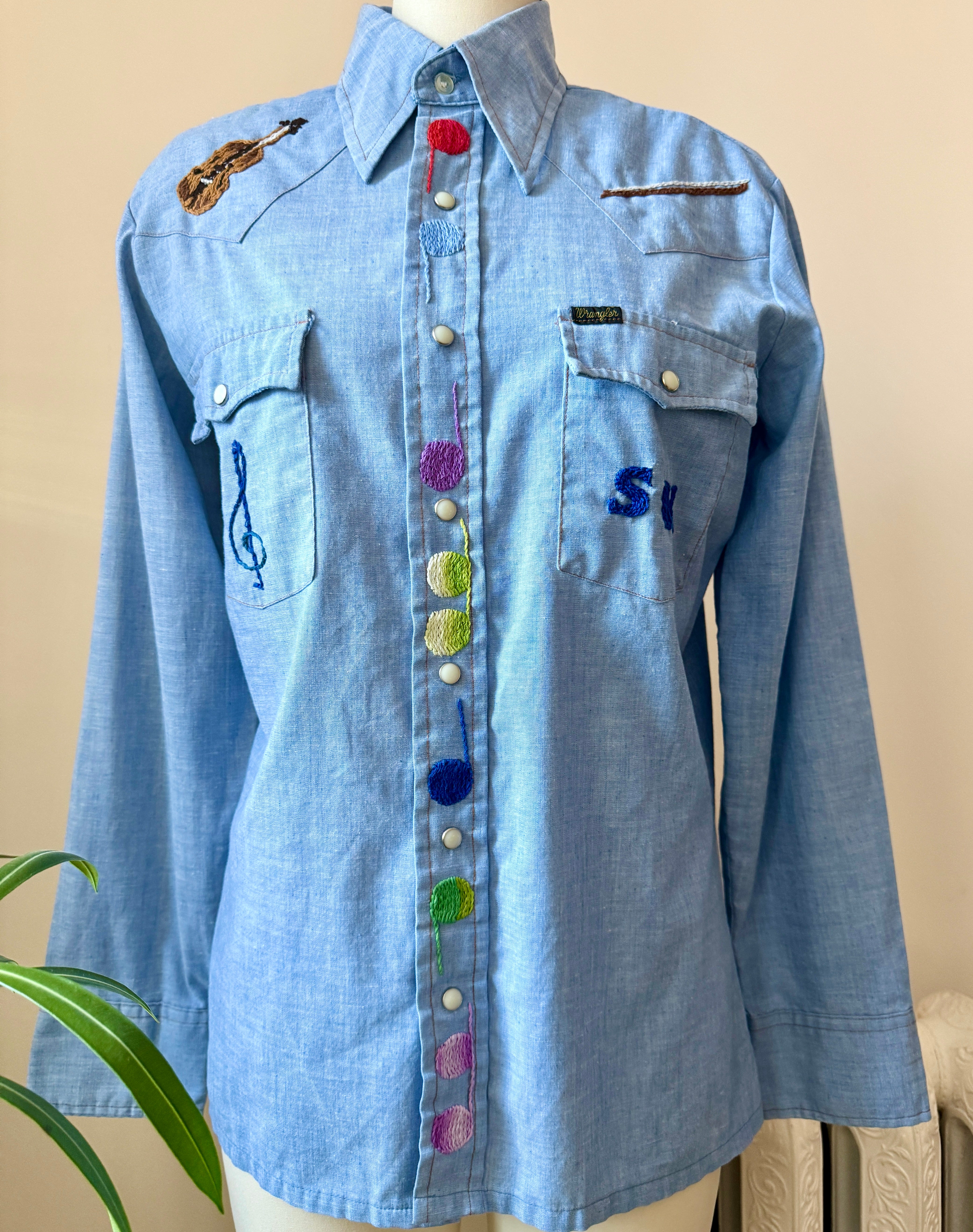 Vintage 1960s 1970s WRANGLER Pearl Snap Button Cowboy Western Rodeo Style Chambray Embroidered Music Jean Shirt Made in USA