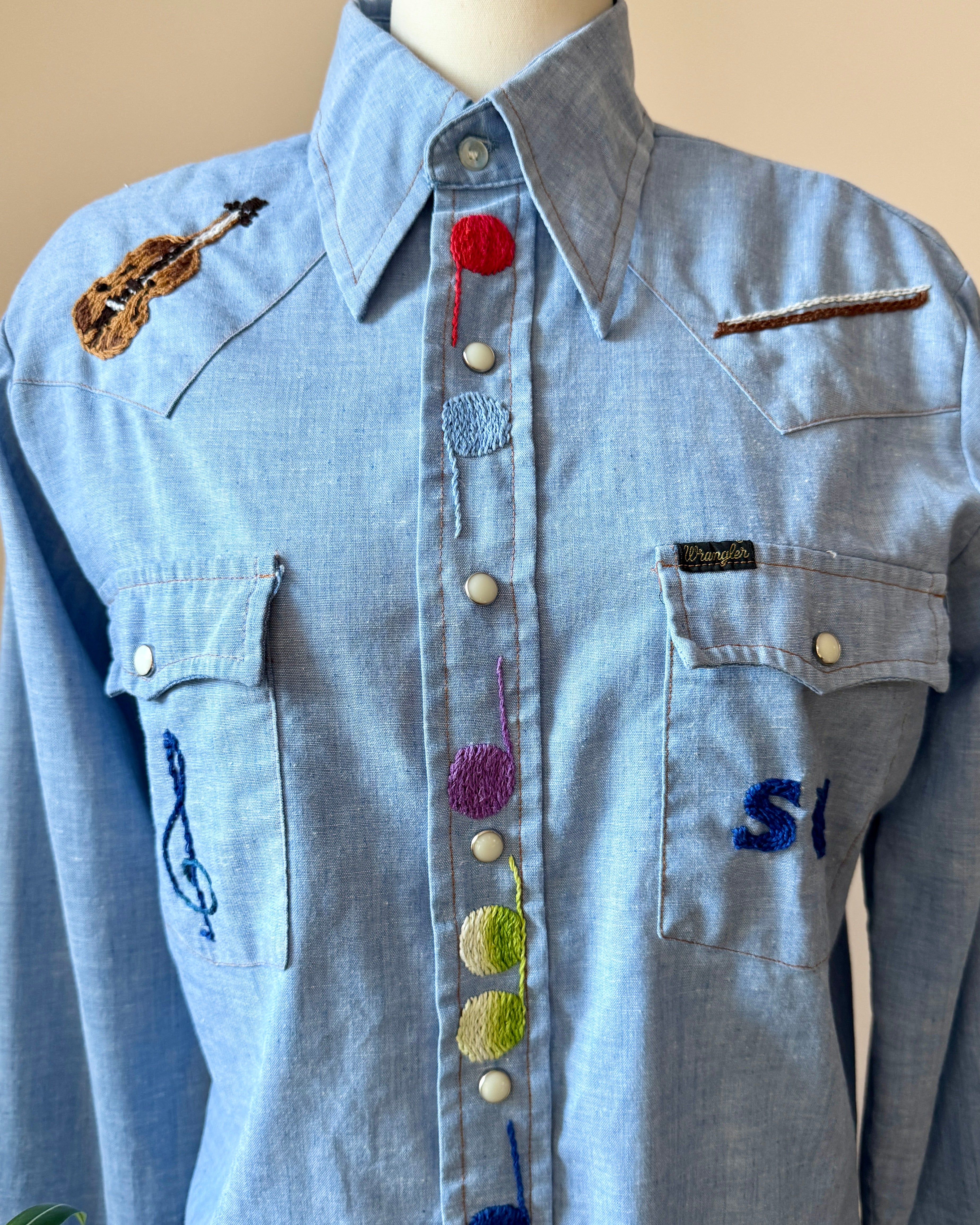 Vintage 1960s 1970s WRANGLER Pearl Snap Button Cowboy Western Rodeo Style Chambray Embroidered Music Jean Shirt Made in USA