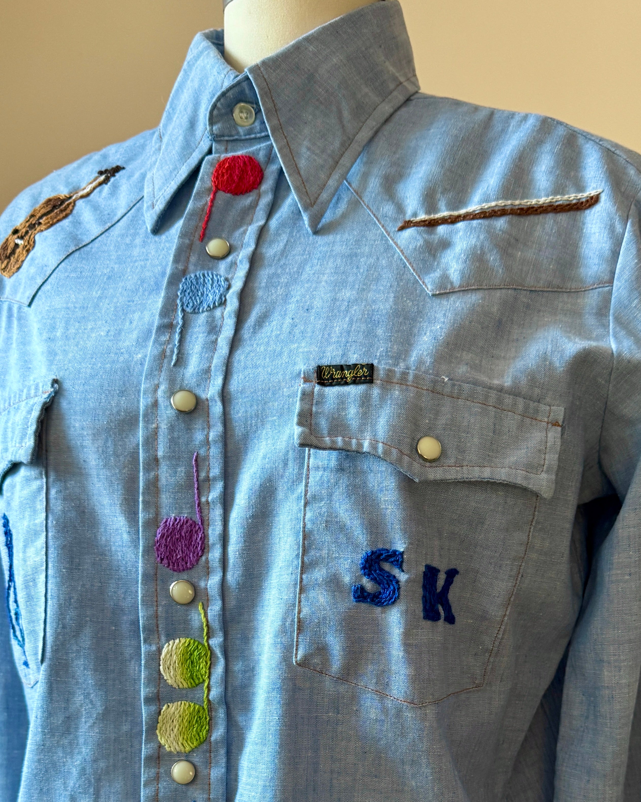 Vintage 1960s 1970s WRANGLER Pearl Snap Button Cowboy Western Rodeo Style Chambray Embroidered Music Jean Shirt Made in USA