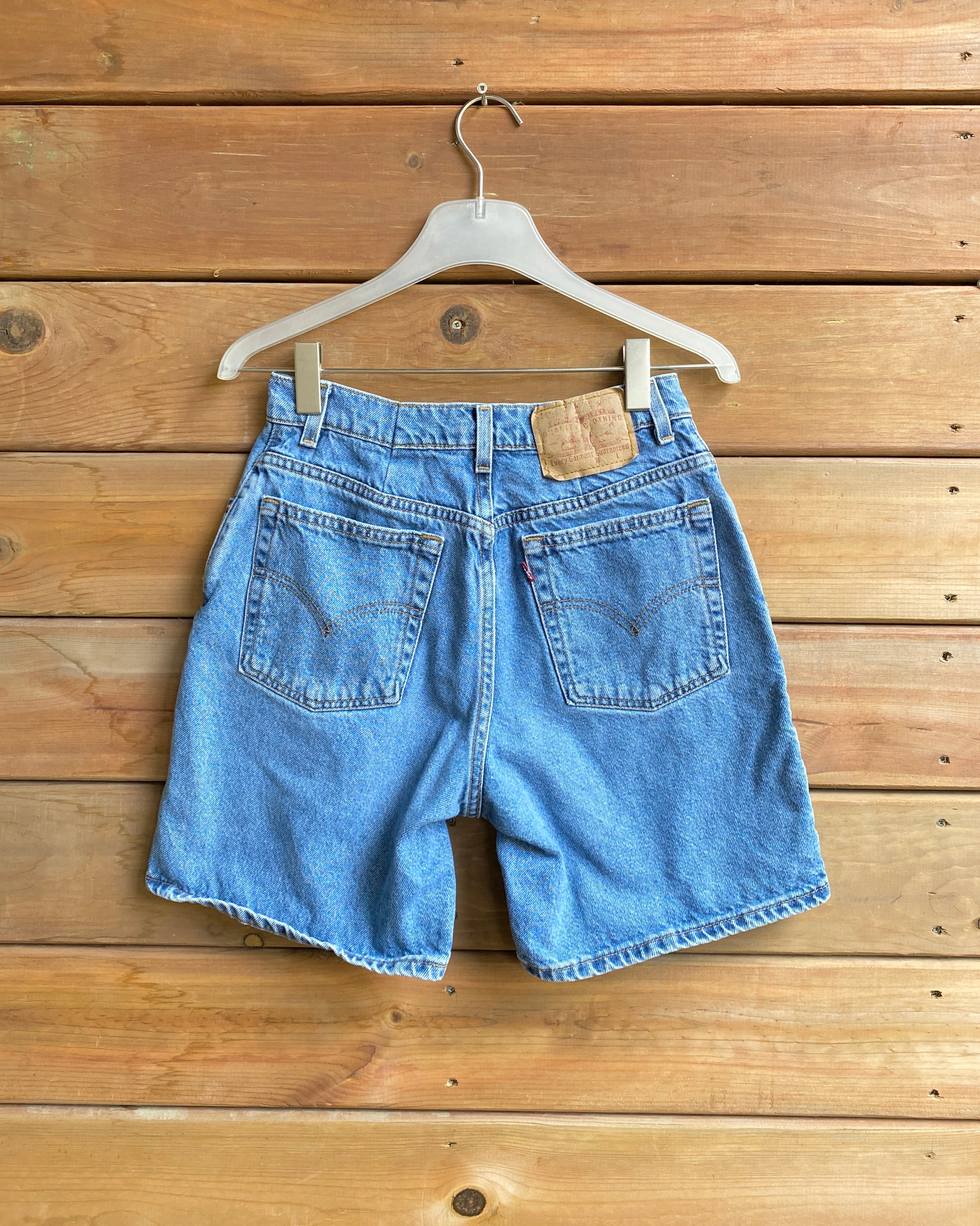 Vintage 1990s Red Tab Levis Medium Wash Bermuda Hemmed Denim Jean Shorts 28 made in USA