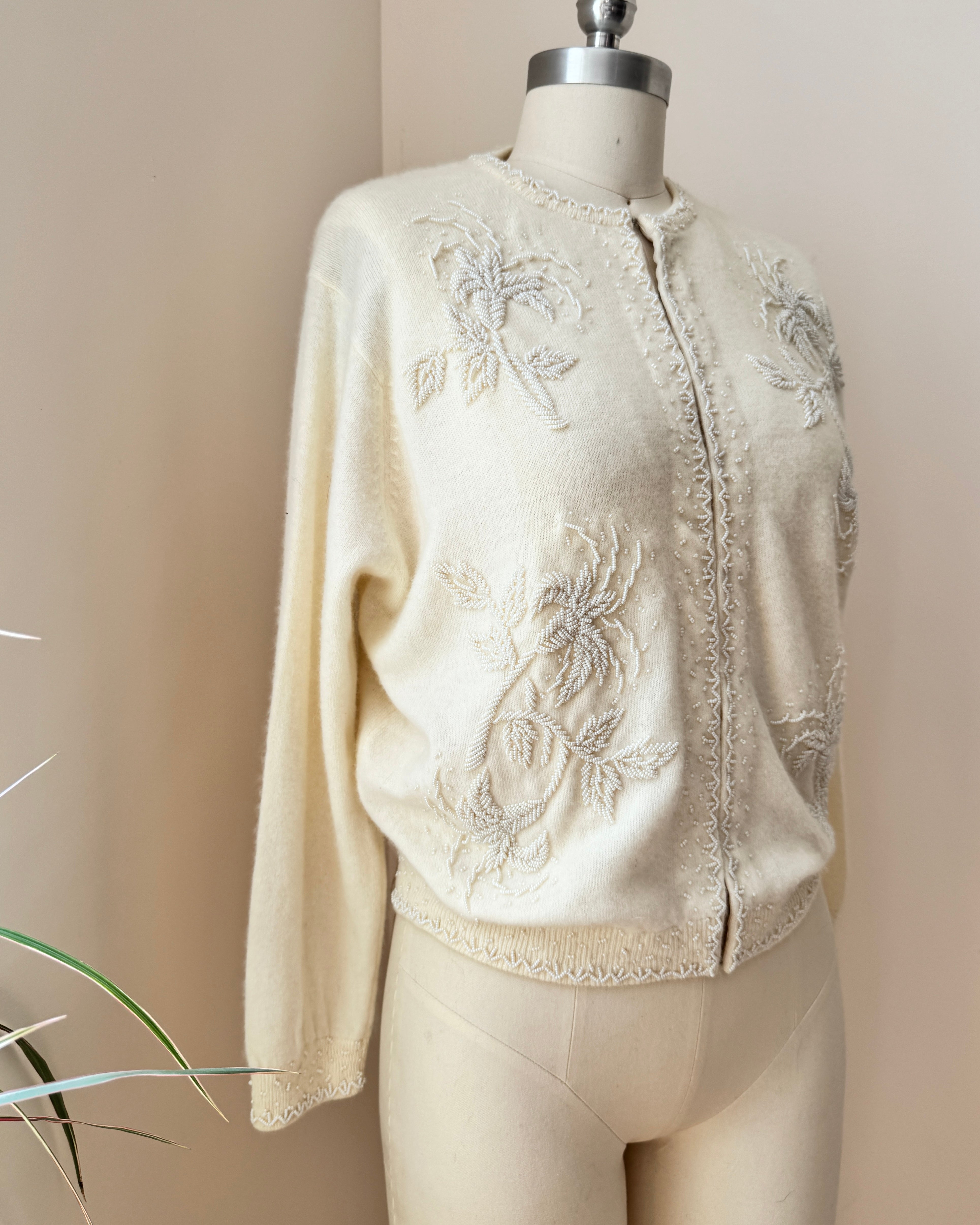 Vintage 1950s Cashmere and Wool Cream Hand Beaded Rocaille Ivory Pearl like Seed Beads in a Lily Flower Design Cardigan M
