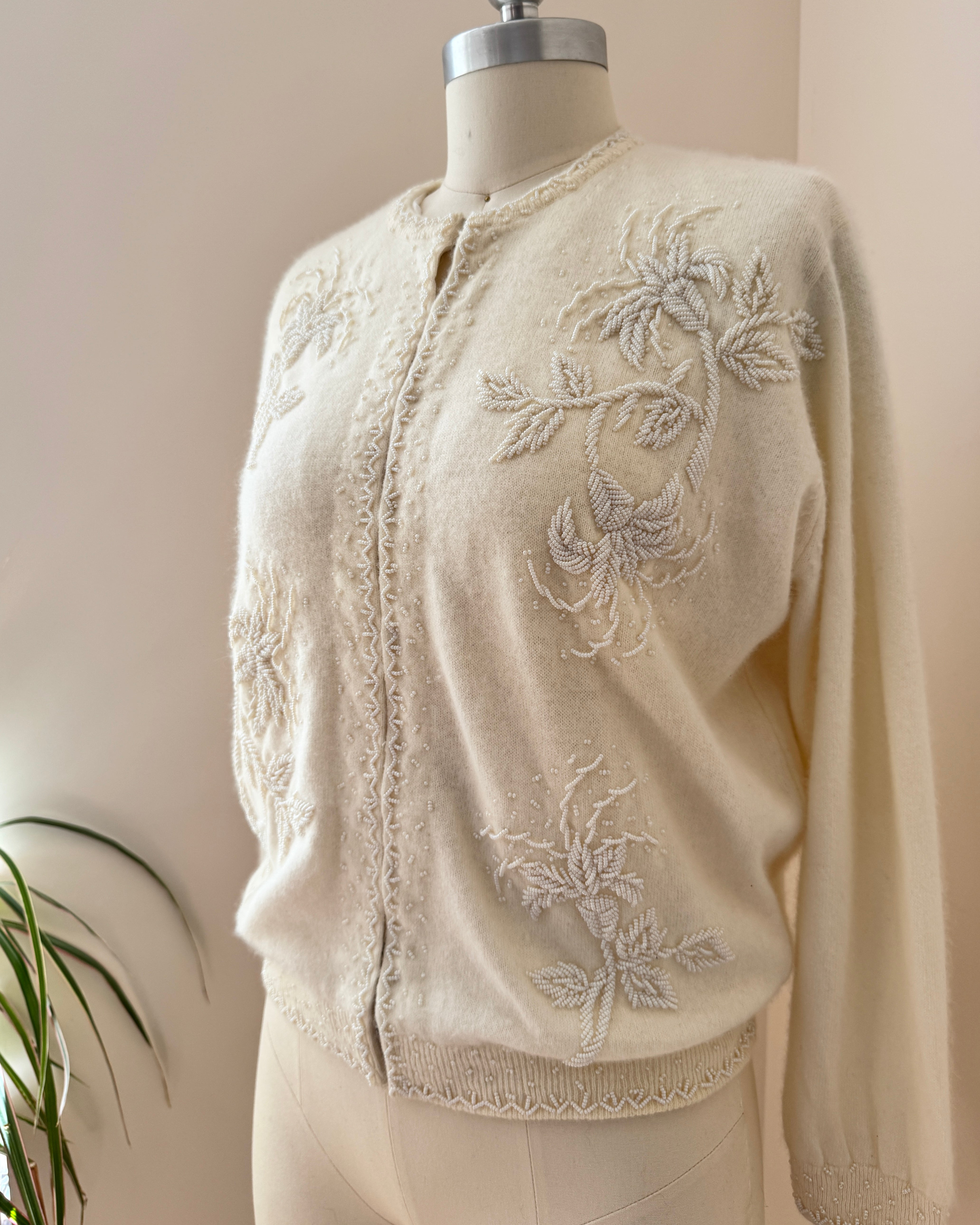 Vintage 1950s Cashmere and Wool Cream Hand Beaded Rocaille Ivory Pearl like Seed Beads in a Lily Flower Design Cardigan M