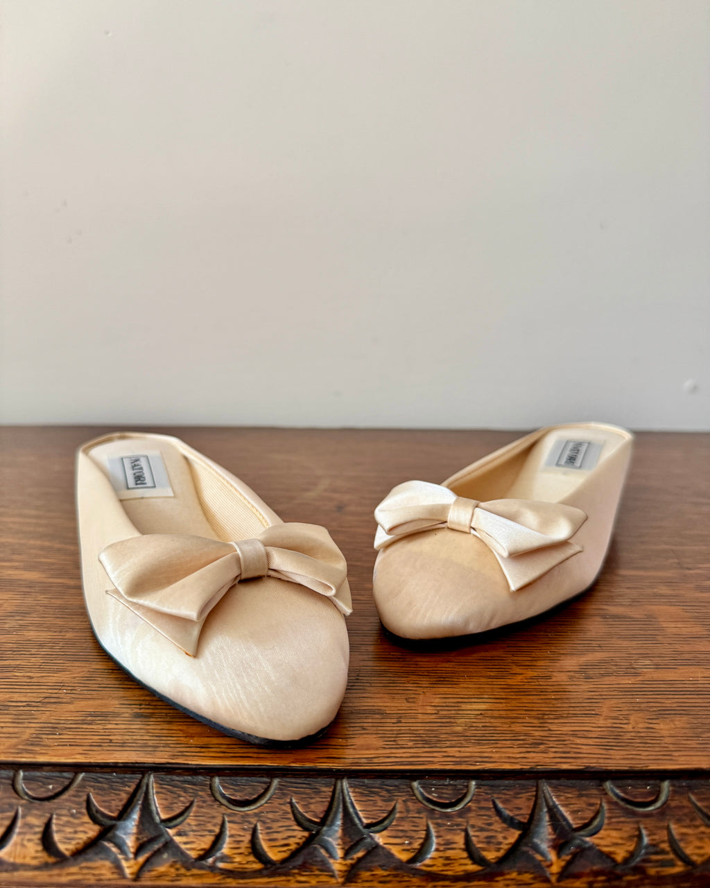 Vintage 1990s Natori Cream Blush Satin Moire Wedge Mule Slip On Bedroom Slipper Boudoir Shoes with Bow and Dust Bag Size 6 6.5