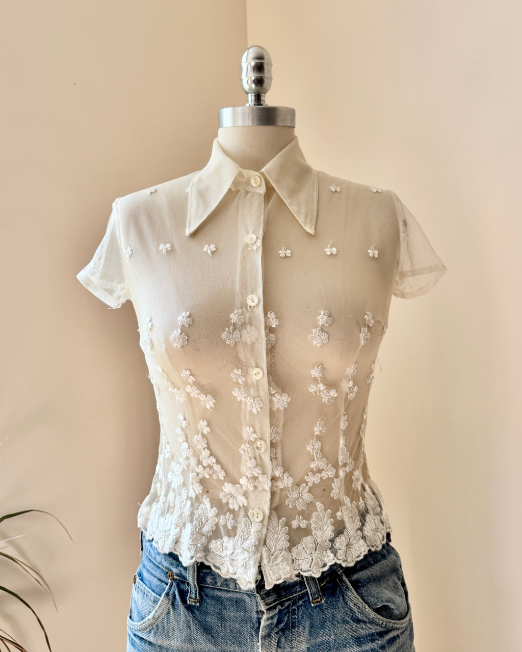Vintage 1990s Mesh and Floral Embroidered Ivory Short Sleeve Shirt Top With Pointed Collar by GROOVE Made in USA Size Small