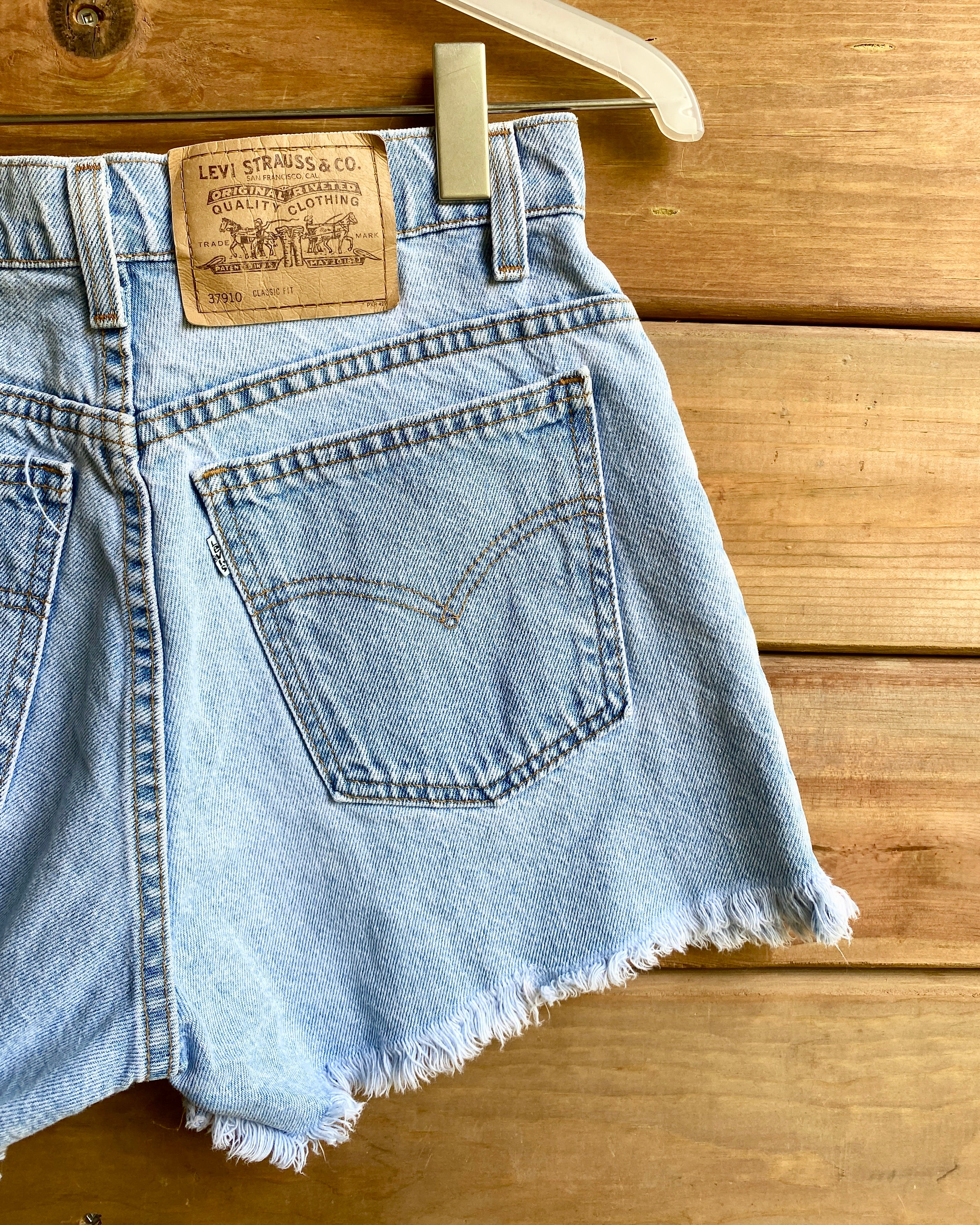 Vintage 1980s White Tab Levis 910 light Wash Denim Jean Shorts 29 Made in USA