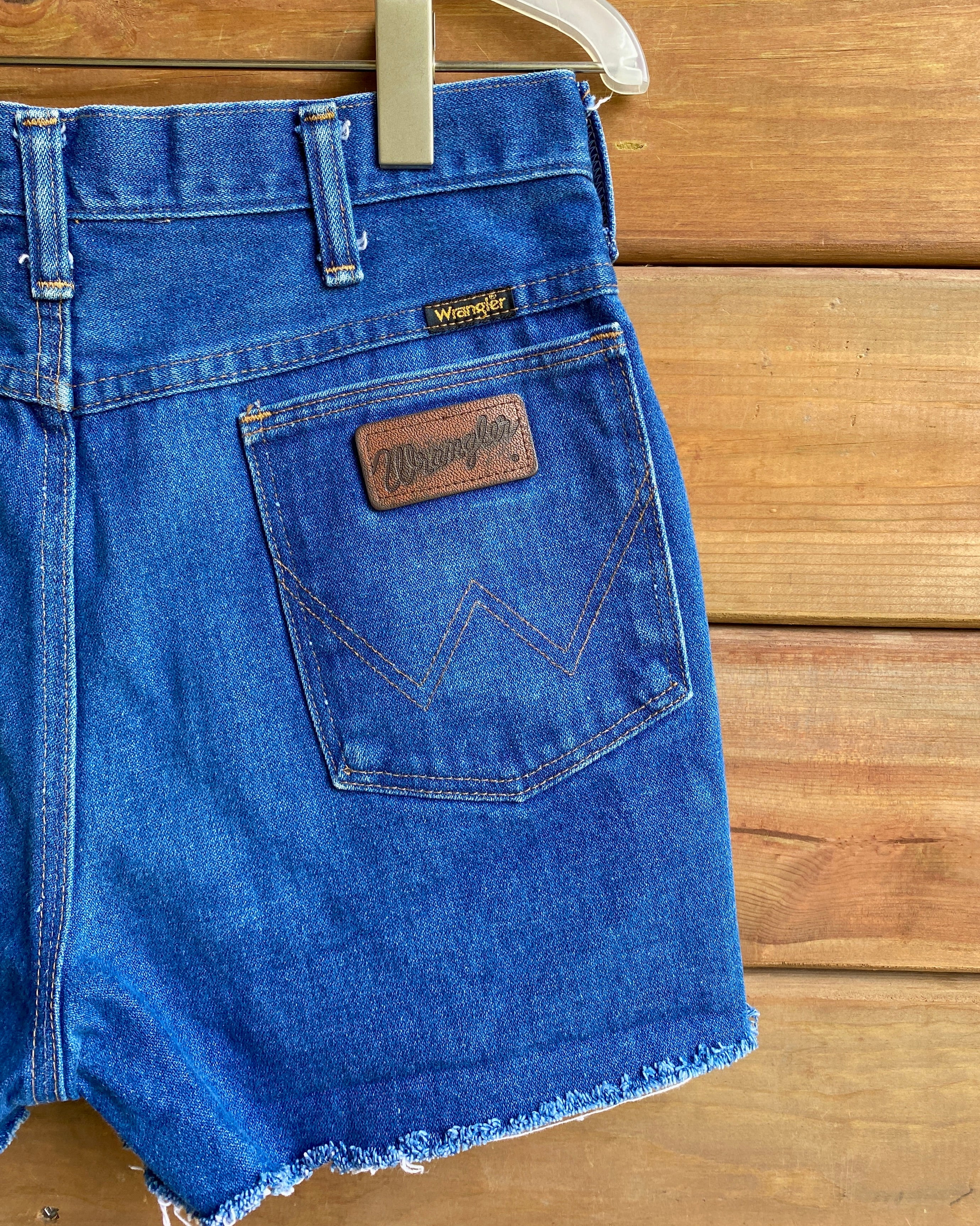Vintage 1990s Wrangler Medium to Dark Wash Denim Jean Shorts 31 Made in USA