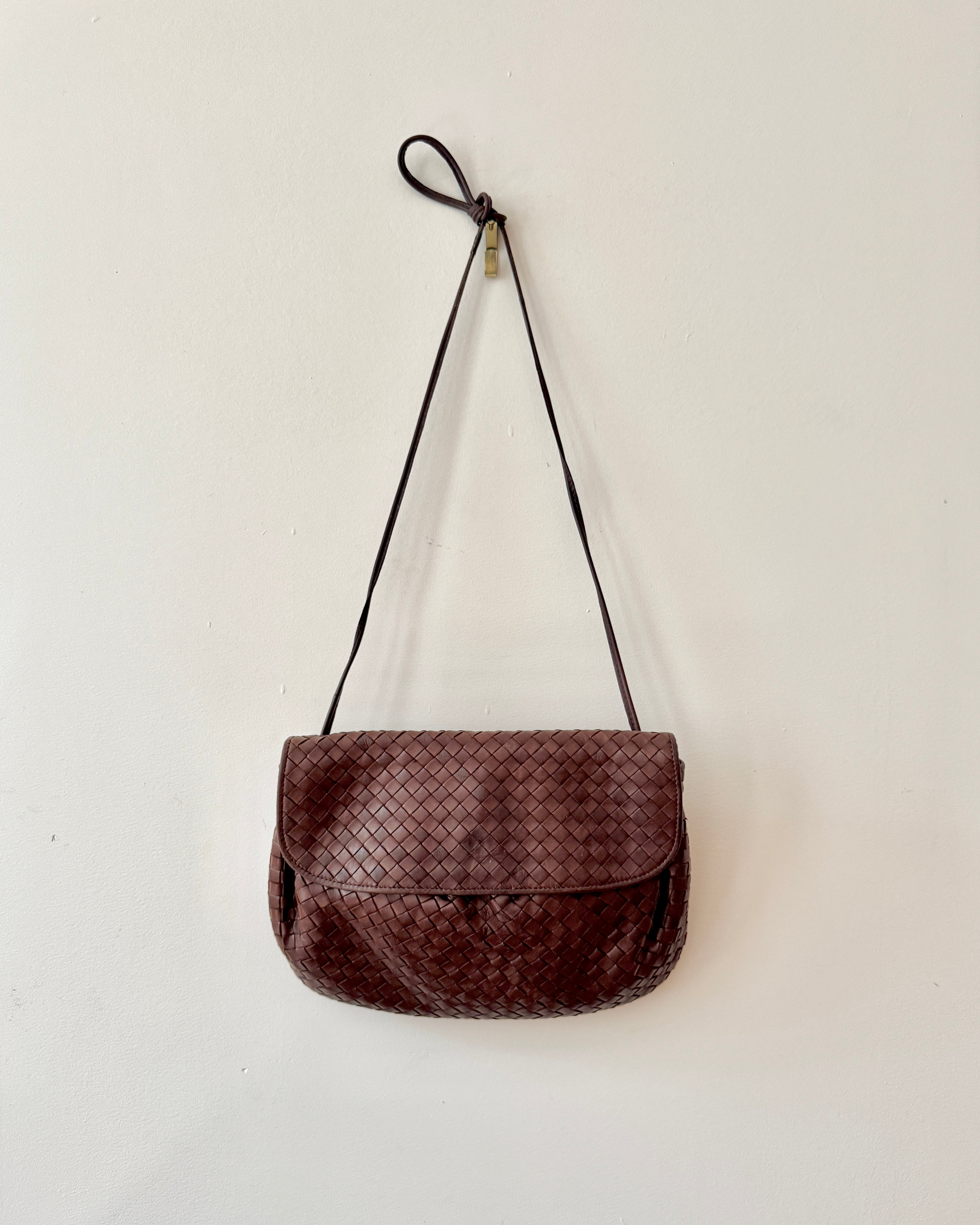 Vintage 1970s Brown Leather Medium Woven Basket Weave Flap Shoulder Cross Body Bag Made in Italy