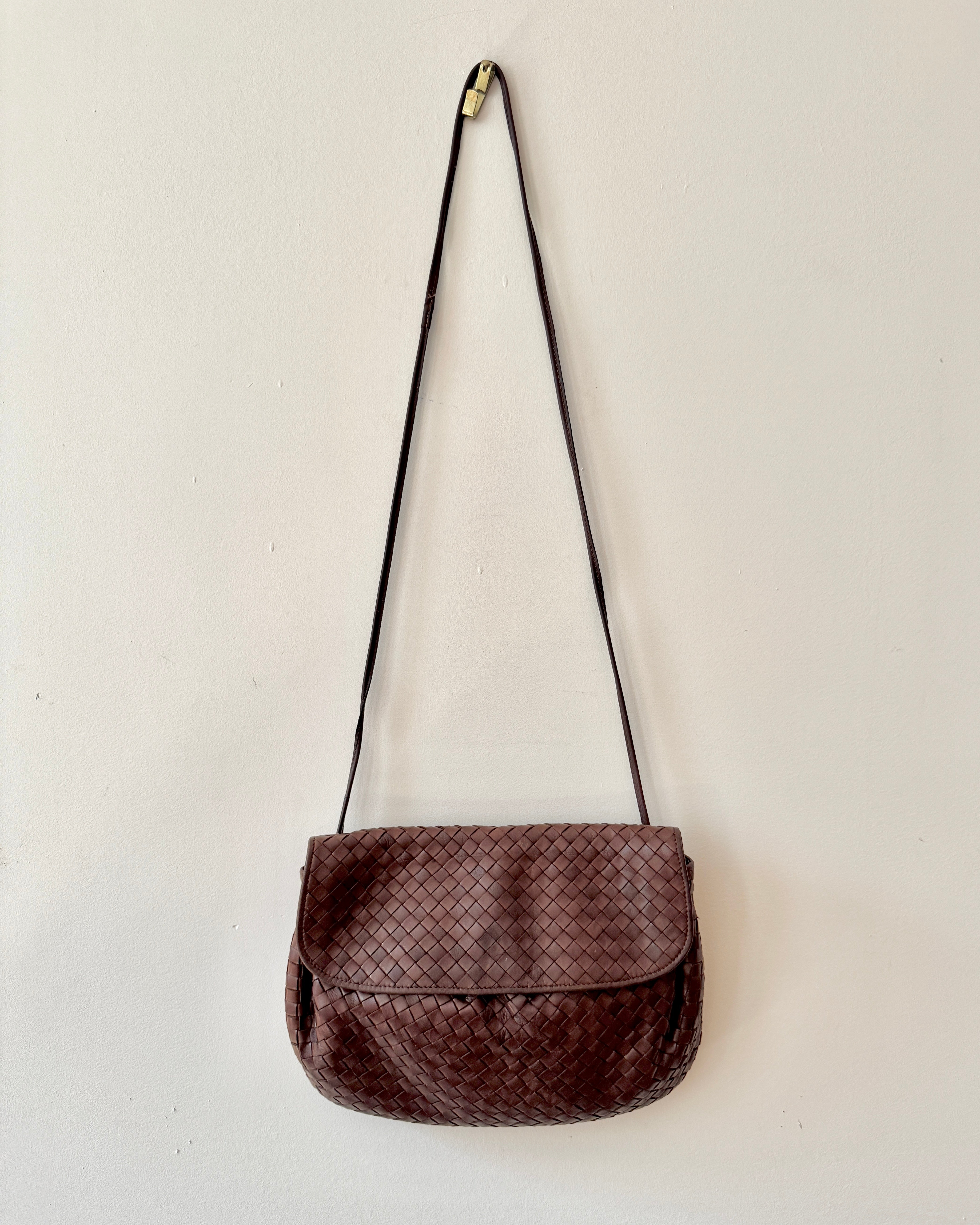 Vintage 1970s Brown Leather Medium Woven Basket Weave Flap Shoulder Cross Body Bag Made in Italy