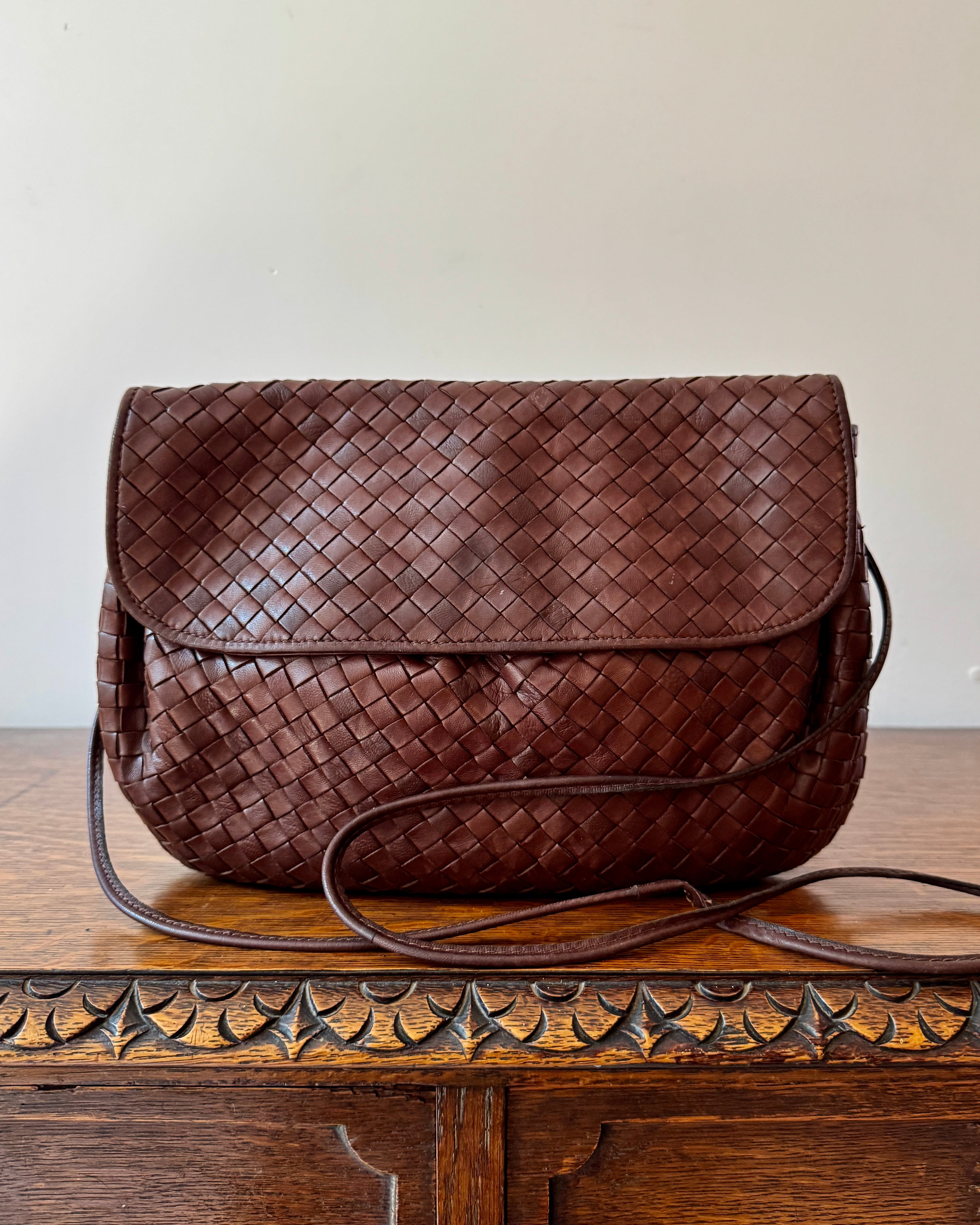 Vintage 1970s Brown Leather Medium Woven Basket Weave Flap Shoulder Cross Body Bag Made in Italy