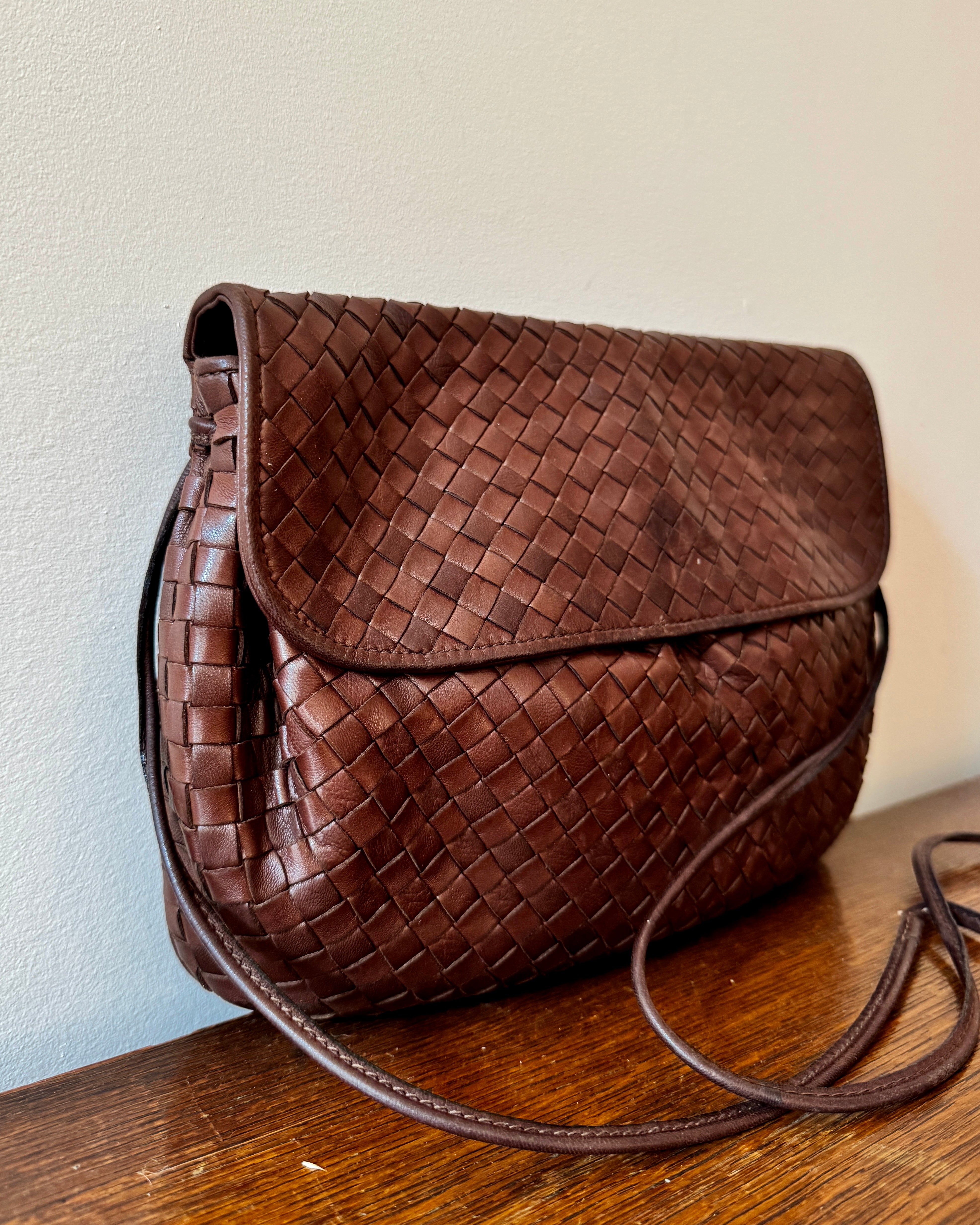 Vintage 1970s Brown Leather Medium Woven Basket Weave Flap Shoulder Cross Body Bag Made in Italy