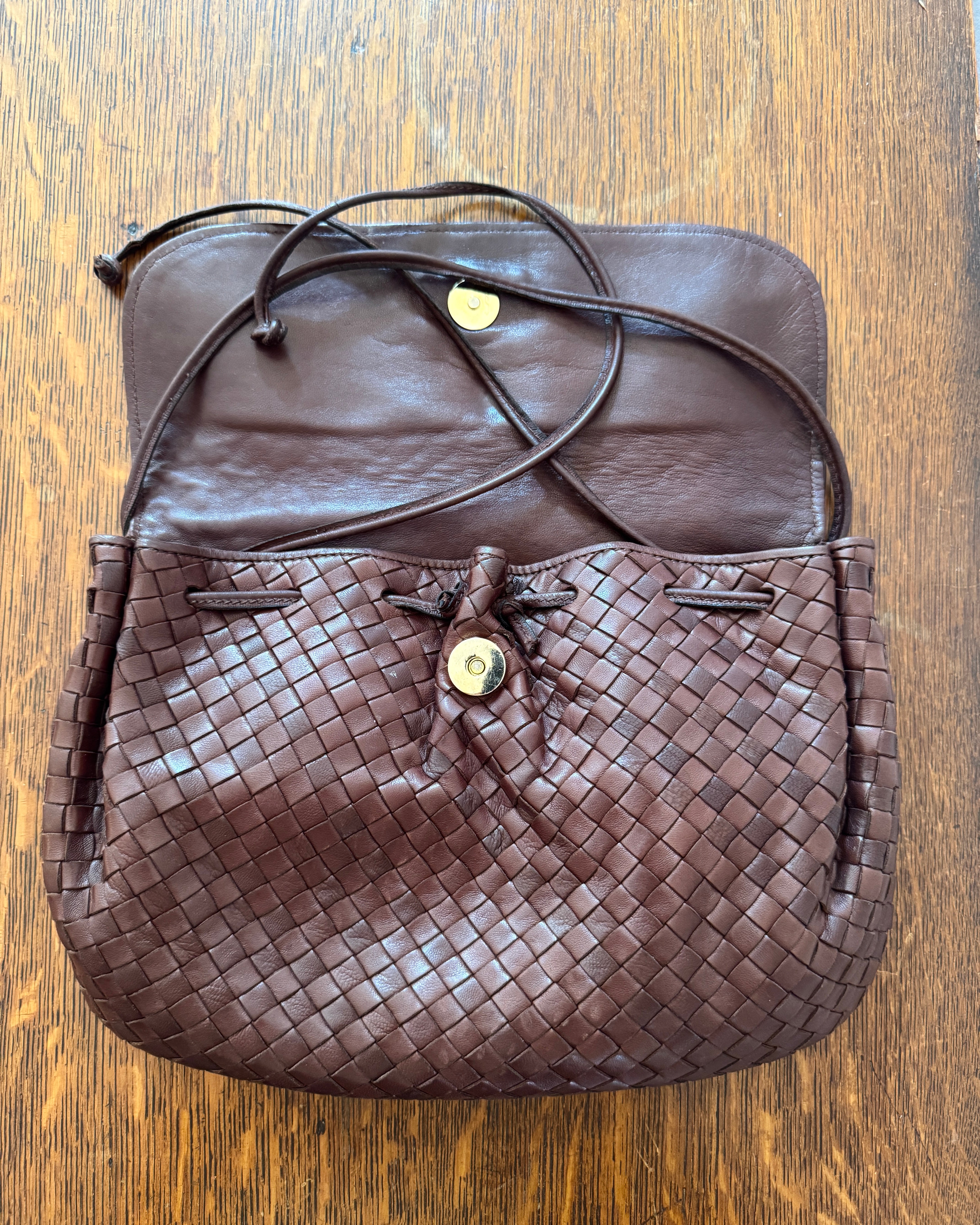 Vintage 1970s Brown Leather Medium Woven Basket Weave Flap Shoulder Cross Body Bag Made in Italy
