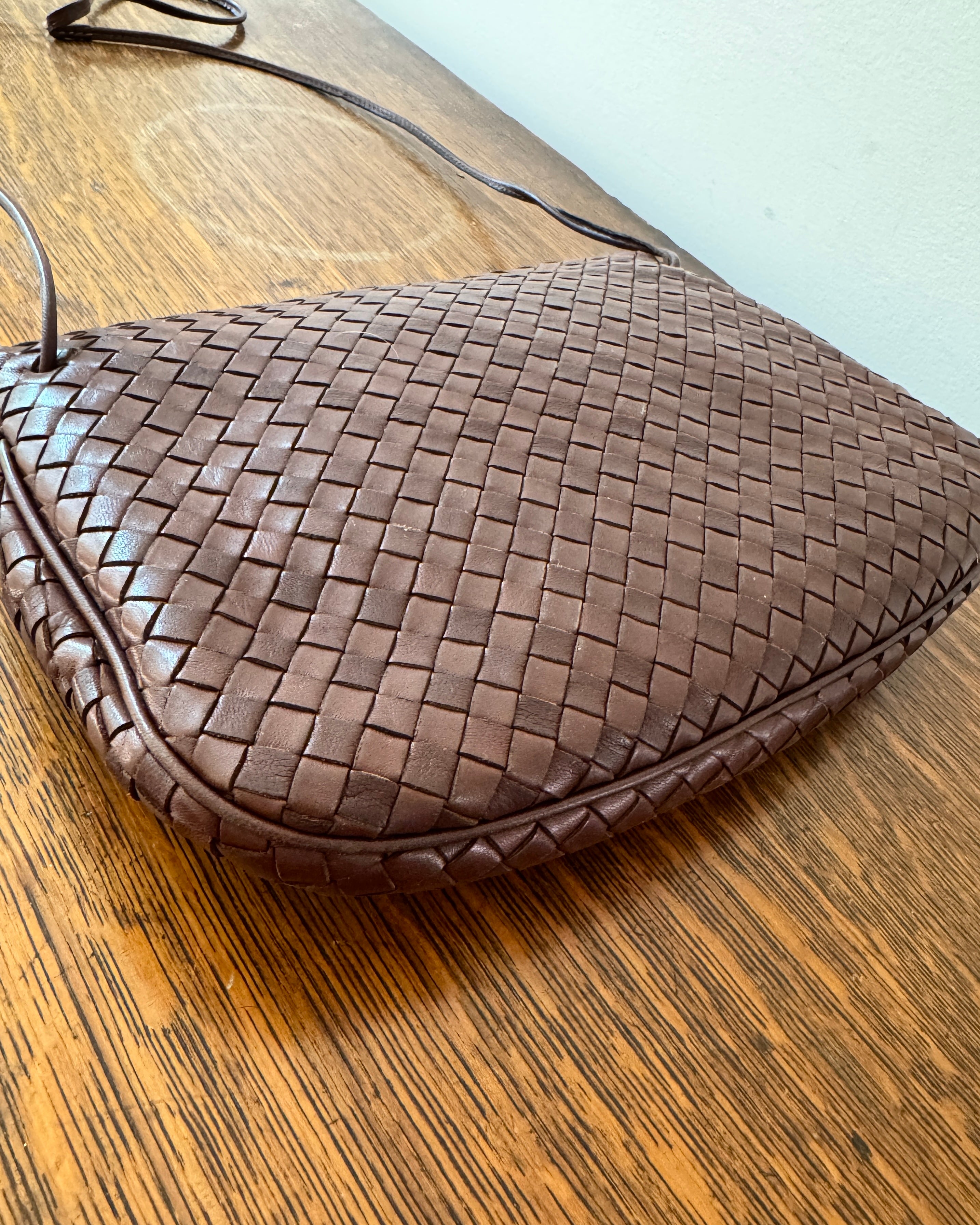 Vintage 1970s Brown Leather Medium Woven Basket Weave Flap Shoulder Cross Body Bag Made in Italy