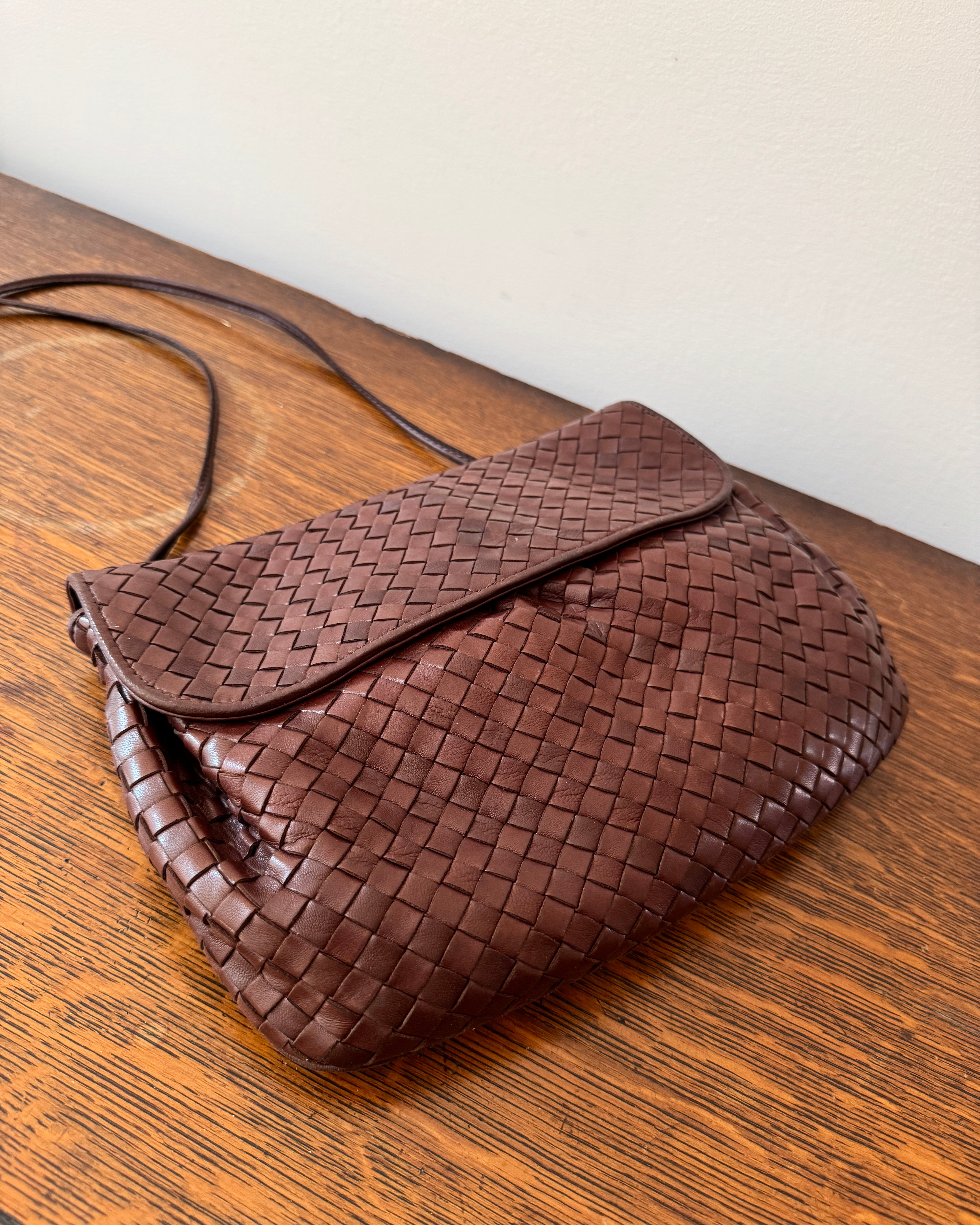 Vintage 1970s Brown Leather Medium Woven Basket Weave Flap Shoulder Cross Body Bag Made in Italy
