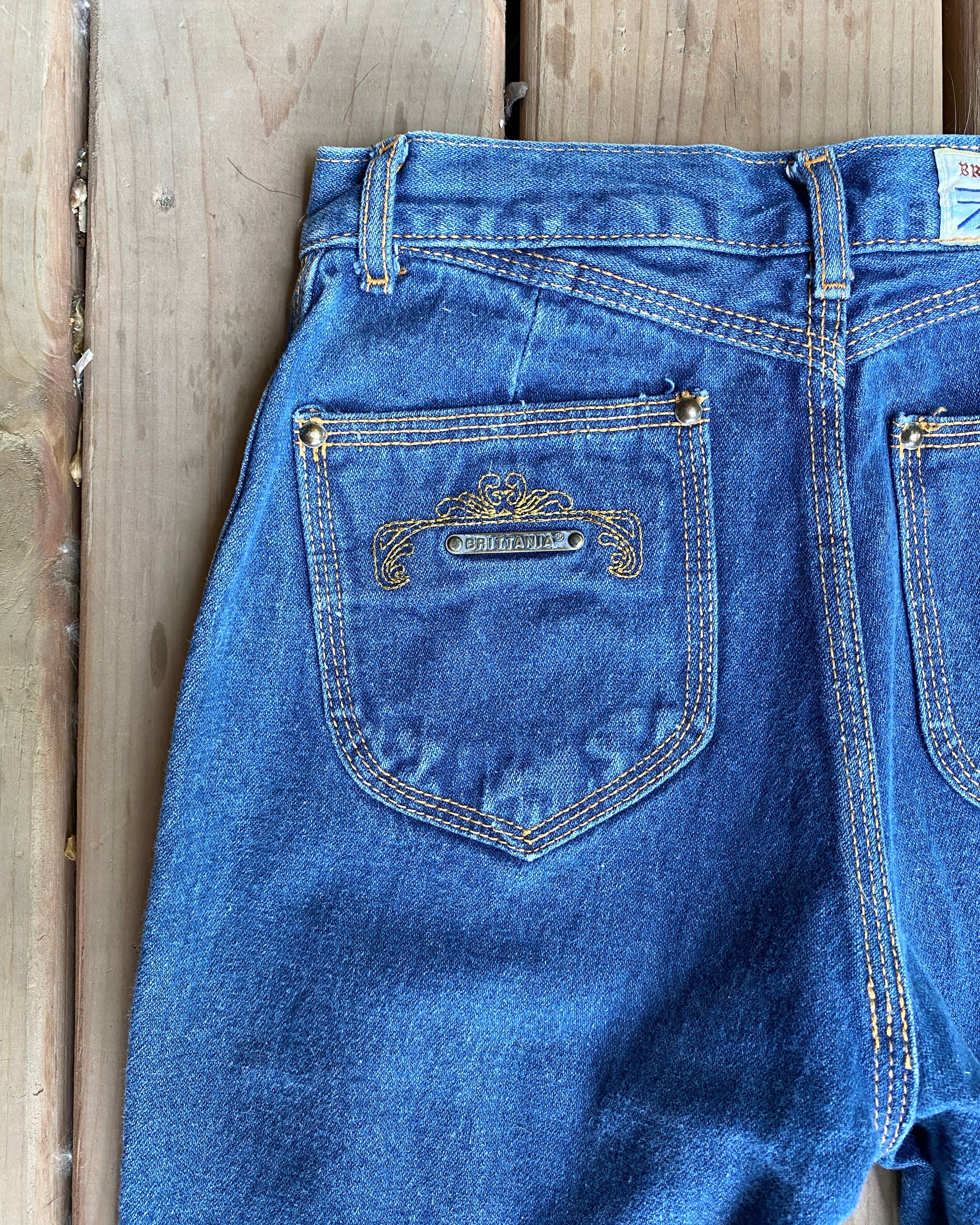 Vintage BRITTANIA Late 1970s High Waist Straight Boot Leg Medium Blue Wash Jeans size 25 Made in USA