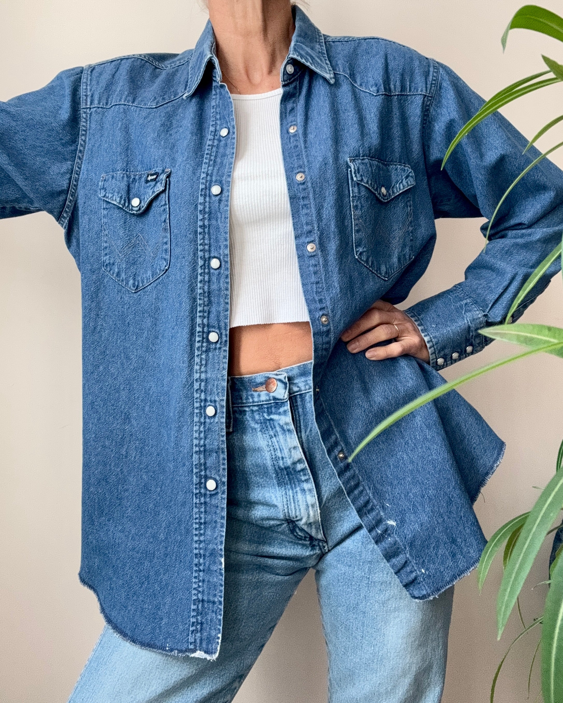 Vintage 1990s Wrangler Classic Pearl Snap Jean Shirt Jacket with X Long Tails Made in USA