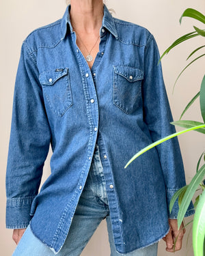 Vintage 1990s Wrangler Classic Pearl Snap Jean Shirt Jacket with X Long Tails Made in USA