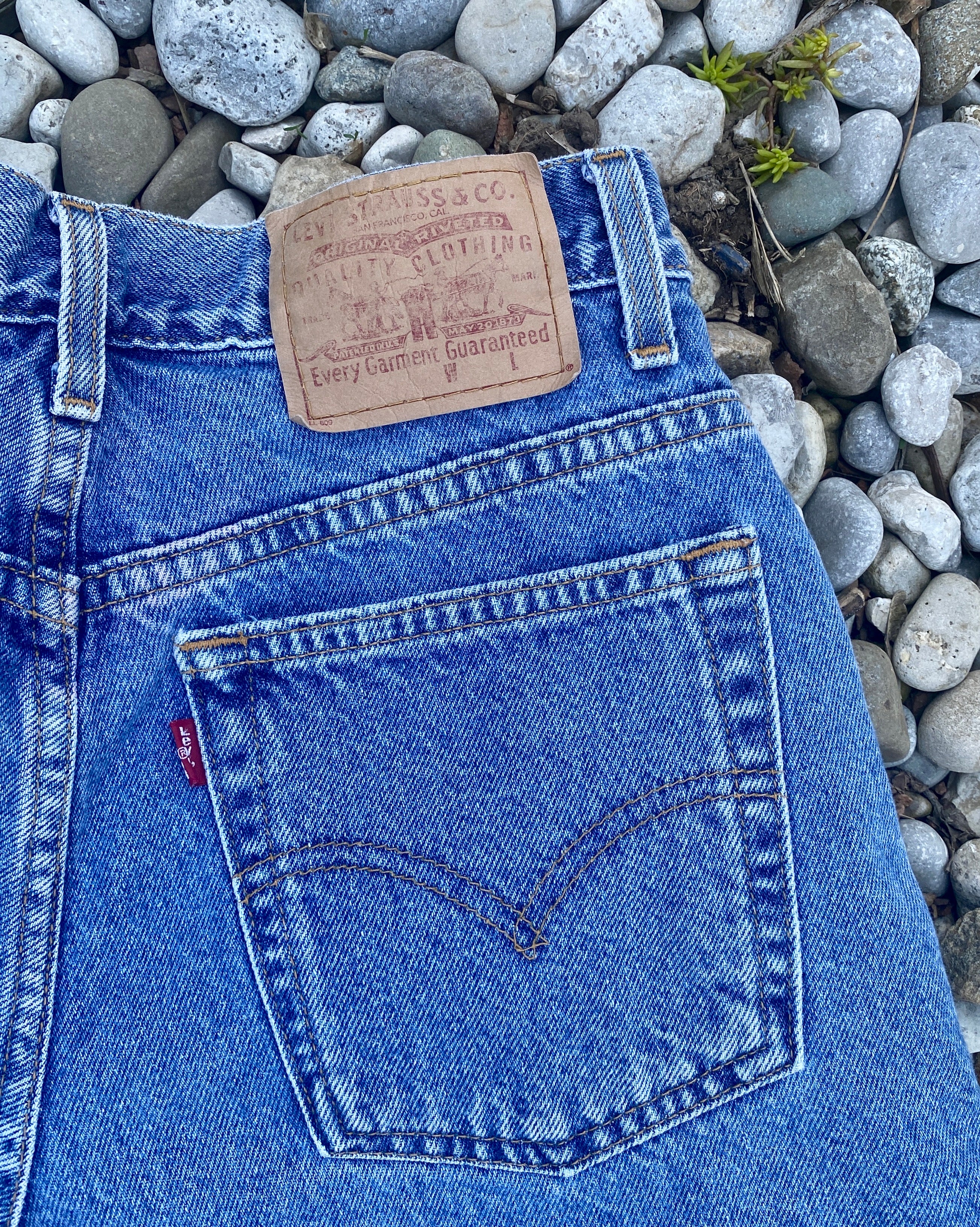Vintage 1990s Levis Medium Wash Denim High Waist Jean Shorts size 28