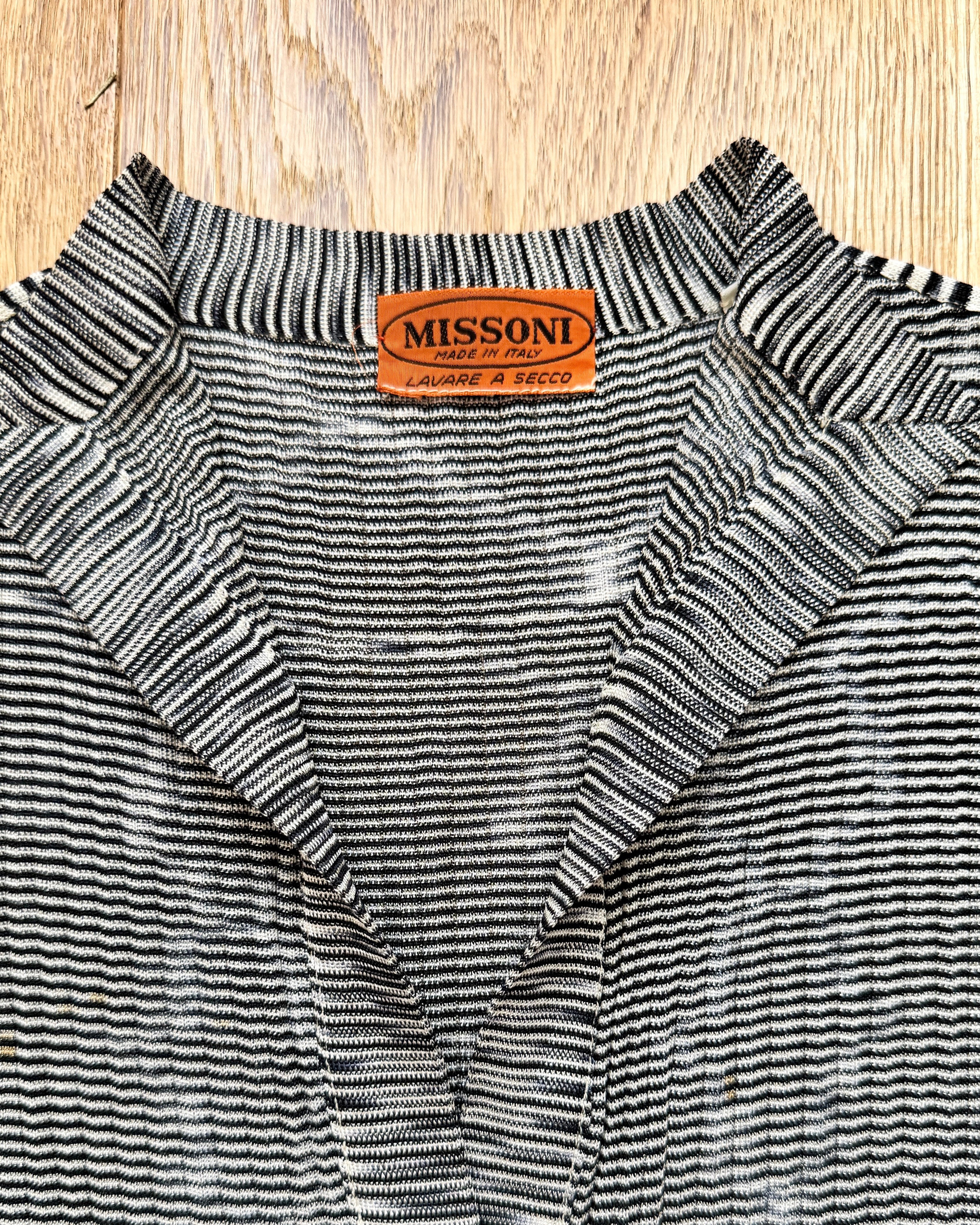 Vintage 1970s MISSONI Black and White Space Dye Knit Jersey Cap Sleeve Top Henley Made in Italy M