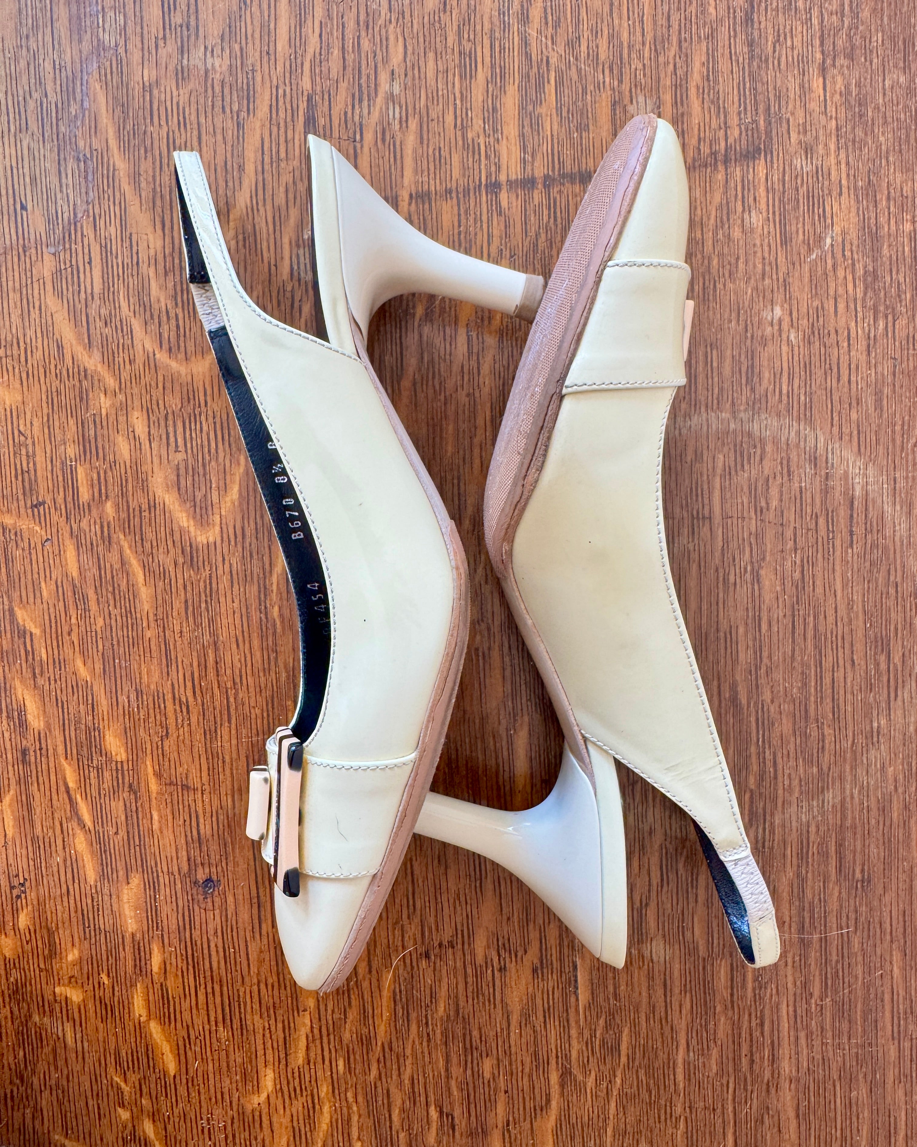 Vintage 1990s SALVATORE FERRAGAMO Cream Patent Leather Round Toe Sling Back Heels Shoes with Belt Buckle Size 8.5 B