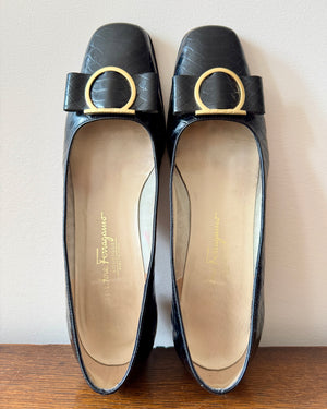 Vintage 1990s SALVATORE FERRAGAMO Garnir Black Croc Embossed Leather Square Toe with Bow and Block Heel Pumps Shoes Size 8.5B or 9