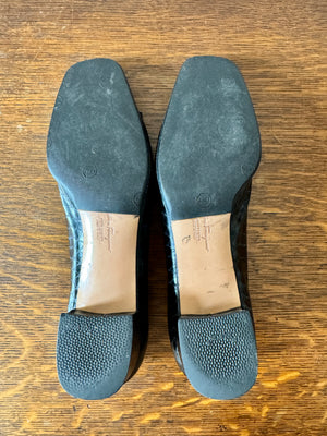 Vintage 1990s SALVATORE FERRAGAMO Garnir Black Croc Embossed Leather Square Toe with Bow and Block Heel Pumps Shoes Size 8.5B or 9