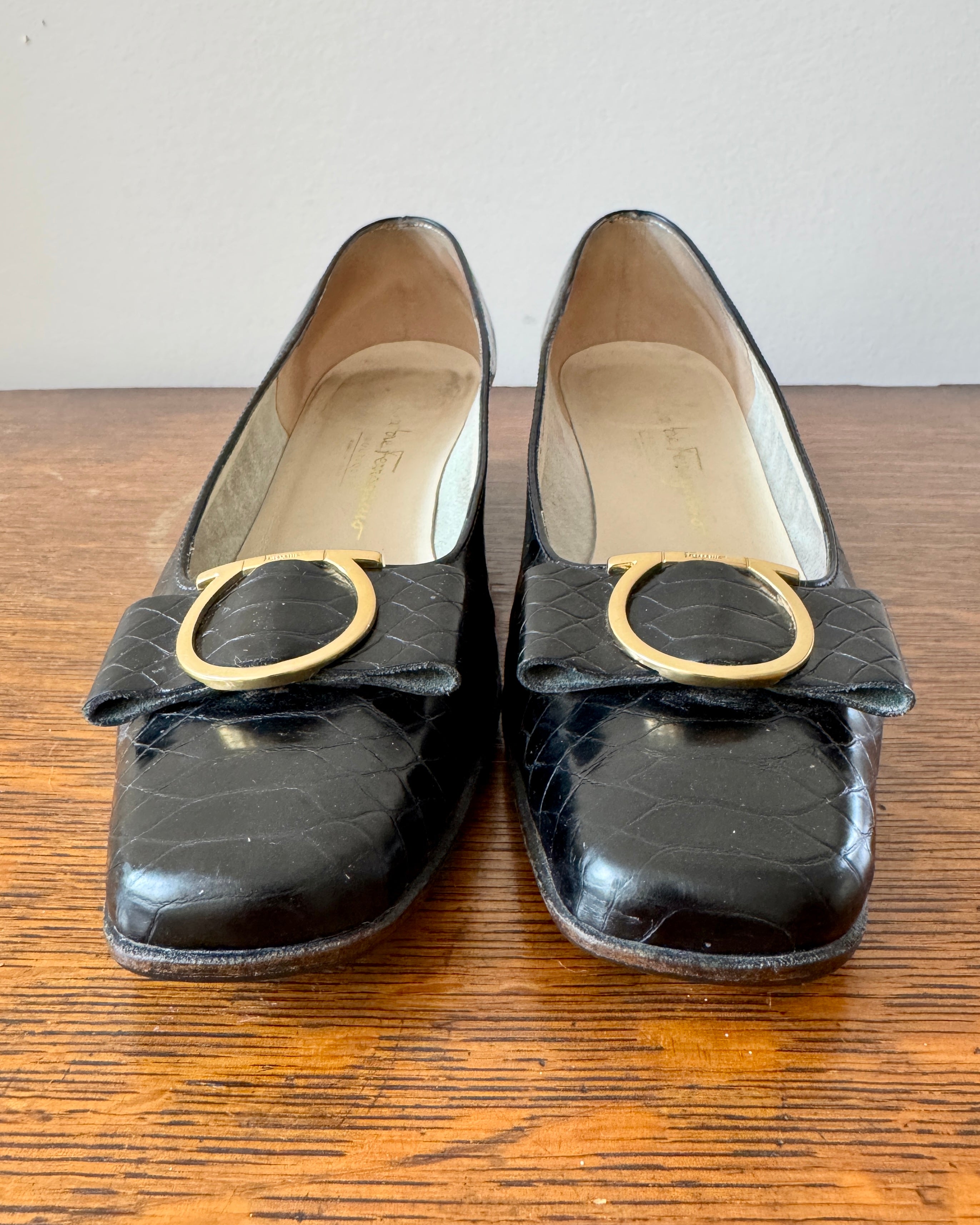 Vintage 1990s SALVATORE FERRAGAMO Garnir Black Croc Embossed Leather Square Toe with Bow and Block Heel Pumps Shoes Size 8.5B or 9